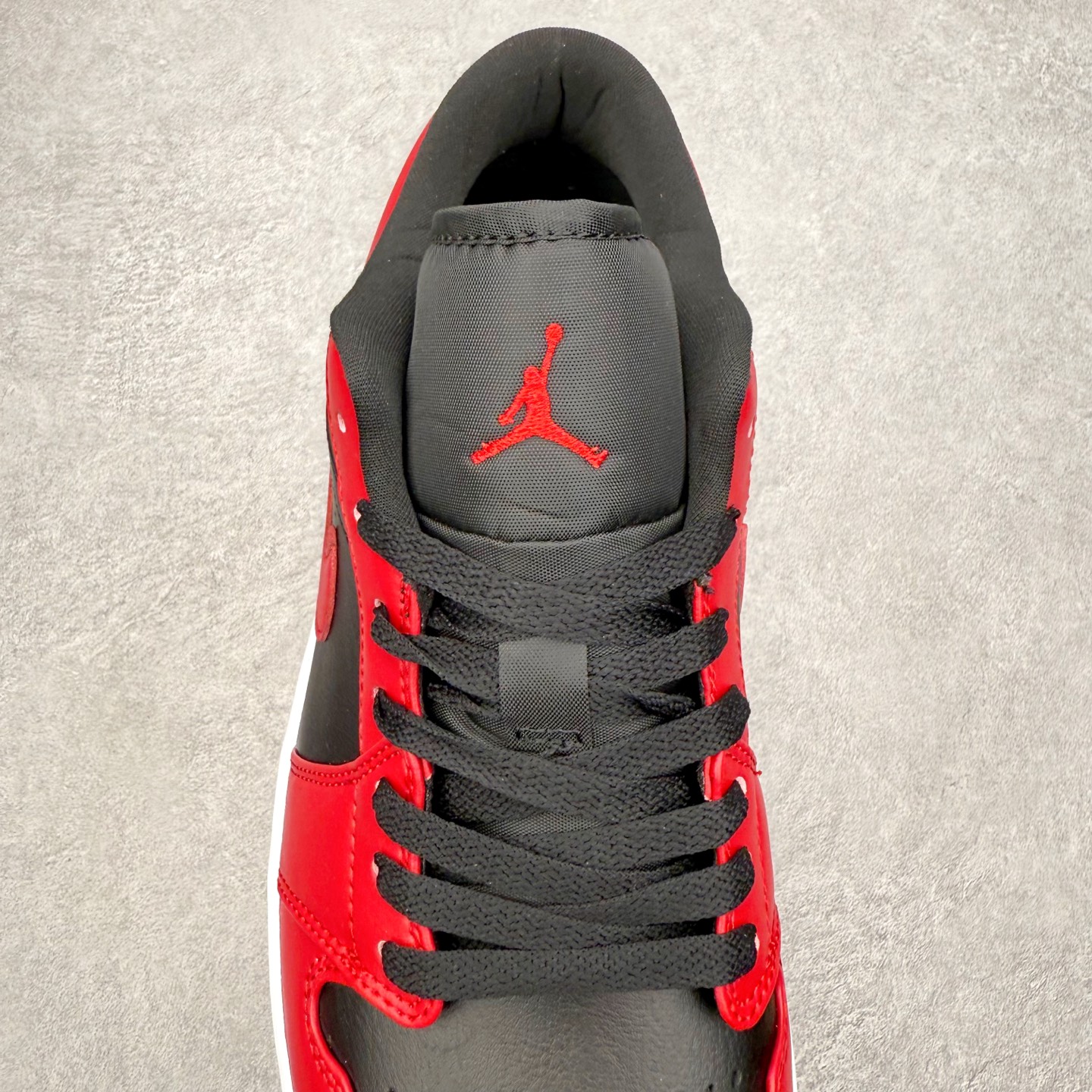 图片[5]-＃小DT Air Jordan AJ1 Low OG 低帮系列 全新流水线出品 超强性价比 DT版本平替选择 市场第二梯队 全部原鞋开发 原楦原纸板开发 全鞋电脑针车 原厂内置全掌气垫 原盒内在原标 唯一Zp原版鞋带绑法 免检产品 全新2022版型 全头层皮料 完美零毛边处理 原厂配置全掌气垫 价格定位良心 几十个配色陆续出货 实拍调校N版已经零色差零失真 百分百还原实物色彩所见即所得 不存在货不对板色差等低级问题 选购参考实物拍摄 不混卖不参货 只用心做好货严格选品 承诺混一赔十 尺码：36 36.5 37.5 38 38.5 39 40 40.5 41 42 42.5 43 44 44.5 45 46-选品中心