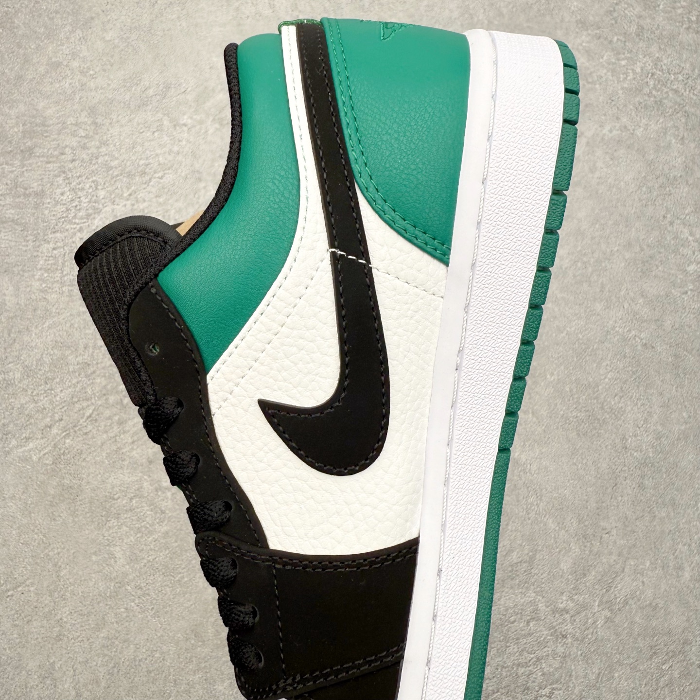 图片[7]-＃小DT Air Jordan AJ1 Low OG 低帮系列 全新流水线出品 超强性价比 DT版本平替选择 市场第二梯队 全部原鞋开发 原楦原纸板开发 全鞋电脑针车 原厂内置全掌气垫 原盒内在原标 唯一Zp原版鞋带绑法 免检产品 全新2022版型 全头层皮料 完美零毛边处理 原厂配置全掌气垫 价格定位良心 几十个配色陆续出货 实拍调校N版已经零色差零失真 百分百还原实物色彩所见即所得 不存在货不对板色差等低级问题 选购参考实物拍摄 不混卖不参货 只用心做好货严格选品 承诺混一赔十 尺码：36 36.5 37.5 38 38.5 39 40 40.5 41 42 42.5 43 44 44.5 45 46-选品中心