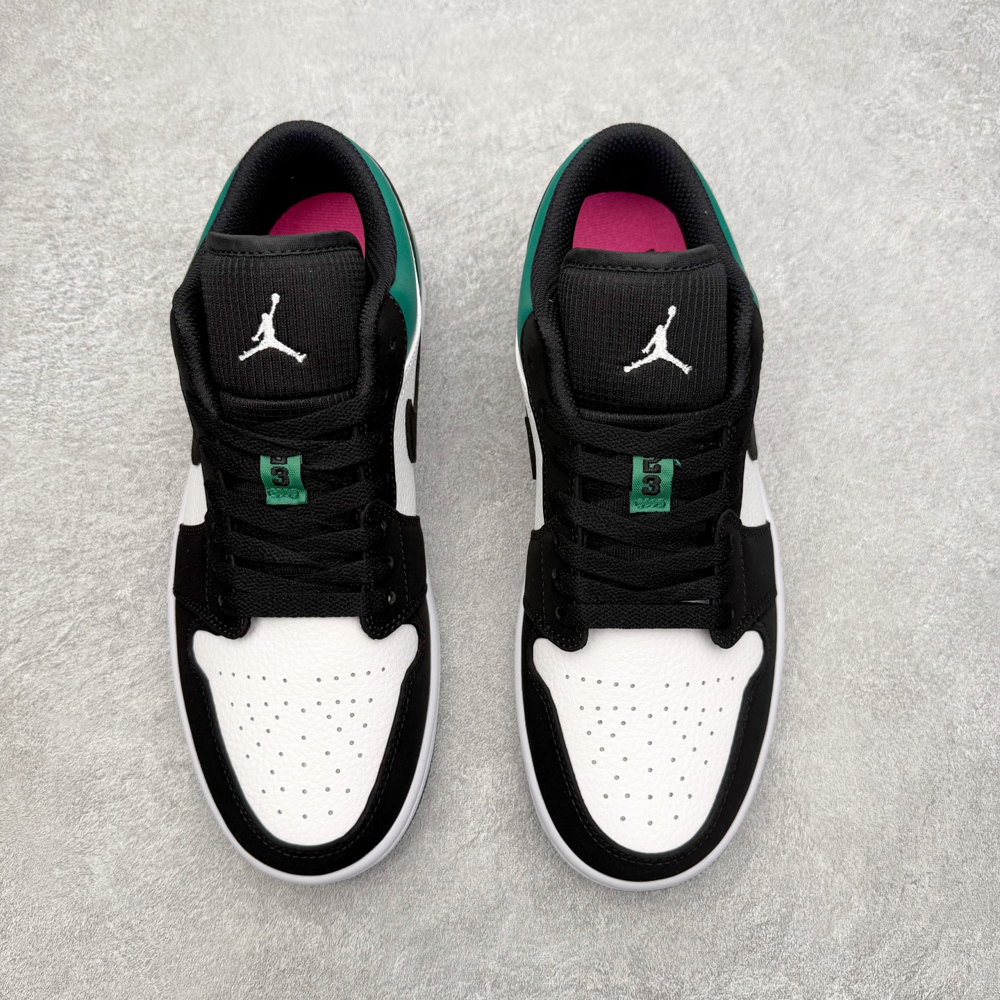 图片[2]-＃小DT Air Jordan AJ1 Low OG 低帮系列 全新流水线出品 超强性价比 DT版本平替选择 市场第二梯队 全部原鞋开发 原楦原纸板开发 全鞋电脑针车 原厂内置全掌气垫 原盒内在原标 唯一Zp原版鞋带绑法 免检产品 全新2022版型 全头层皮料 完美零毛边处理 原厂配置全掌气垫 价格定位良心 几十个配色陆续出货 实拍调校N版已经零色差零失真 百分百还原实物色彩所见即所得 不存在货不对板色差等低级问题 选购参考实物拍摄 不混卖不参货 只用心做好货严格选品 承诺混一赔十 尺码：36 36.5 37.5 38 38.5 39 40 40.5 41 42 42.5 43 44 44.5 45 46-选品中心