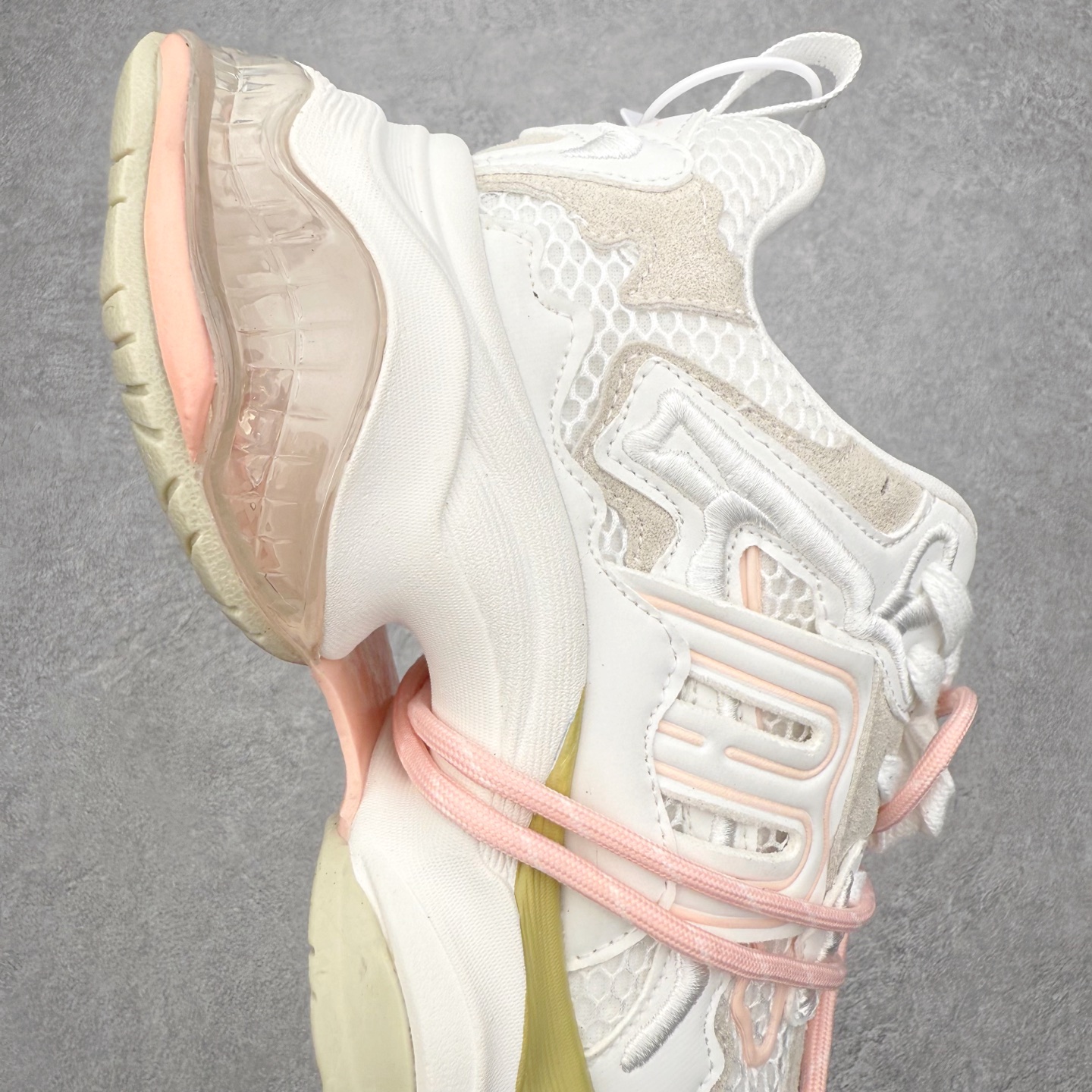 图片[6]-GG-CC赵露思2025新款厚底增高休闲运动老爹鞋系列 广东大厂出品 7CM厚底增高 星河粒子 银白粉色 银角大王 完美细节 25ss春季新款厚底增高 大长腿 时髦look轻松定格 不费力展现率性氛围 高档银盒 酷帅机能风不规则设计大底 拼色造型设计 轻便舒适百搭 GGCC银白配色好温柔 三层组合月牙底 柔软有弹性的月牙底和增加舒适度显腿长的7cm增高 长时间走路和站立都不累脚舒适度和少女感 厚底增高 不管怎么搭都好看~尺码：35 36 37 38 39 40-选品中心