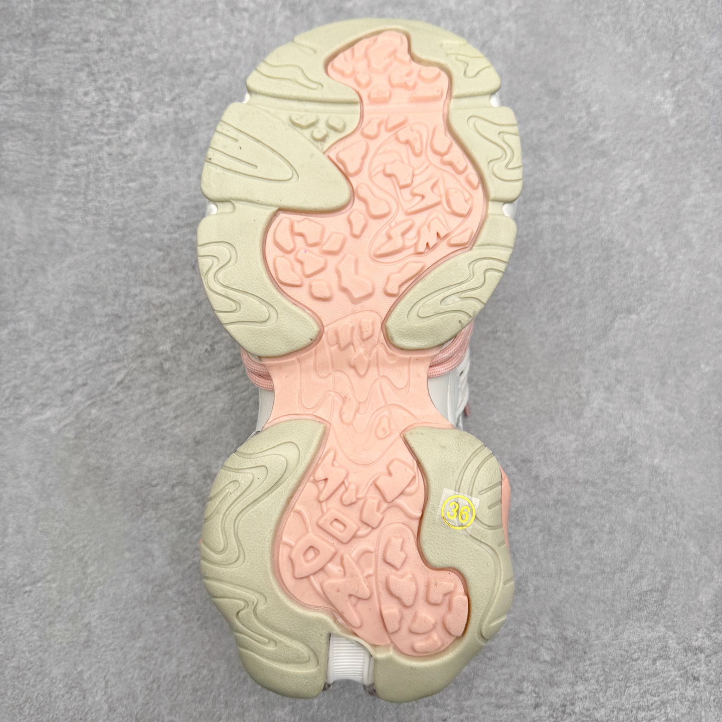 图片[9]-GG-CC赵露思2025新款厚底增高休闲运动老爹鞋系列 广东大厂出品 7CM厚底增高 星河粒子 银白粉色 银角大王 完美细节 25ss春季新款厚底增高 大长腿 时髦look轻松定格 不费力展现率性氛围 高档银盒 酷帅机能风不规则设计大底 拼色造型设计 轻便舒适百搭 GGCC银白配色好温柔 三层组合月牙底 柔软有弹性的月牙底和增加舒适度显腿长的7cm增高 长时间走路和站立都不累脚舒适度和少女感 厚底增高 不管怎么搭都好看~尺码：35 36 37 38 39 40-选品中心