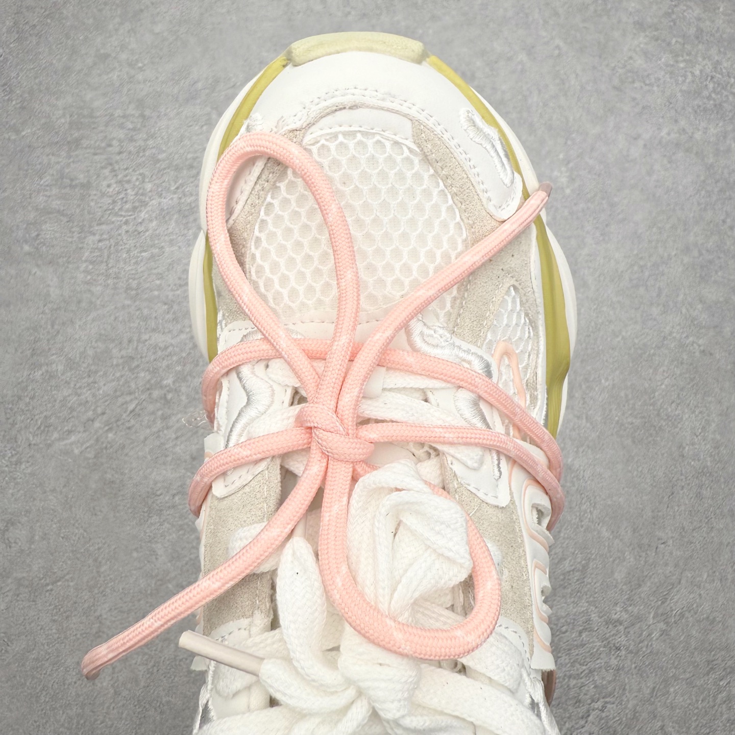 图片[4]-GG-CC赵露思2025新款厚底增高休闲运动老爹鞋系列 广东大厂出品 7CM厚底增高 星河粒子 银白粉色 银角大王 完美细节 25ss春季新款厚底增高 大长腿 时髦look轻松定格 不费力展现率性氛围 高档银盒 酷帅机能风不规则设计大底 拼色造型设计 轻便舒适百搭 GGCC银白配色好温柔 三层组合月牙底 柔软有弹性的月牙底和增加舒适度显腿长的7cm增高 长时间走路和站立都不累脚舒适度和少女感 厚底增高 不管怎么搭都好看~尺码：35 36 37 38 39 40-选品中心