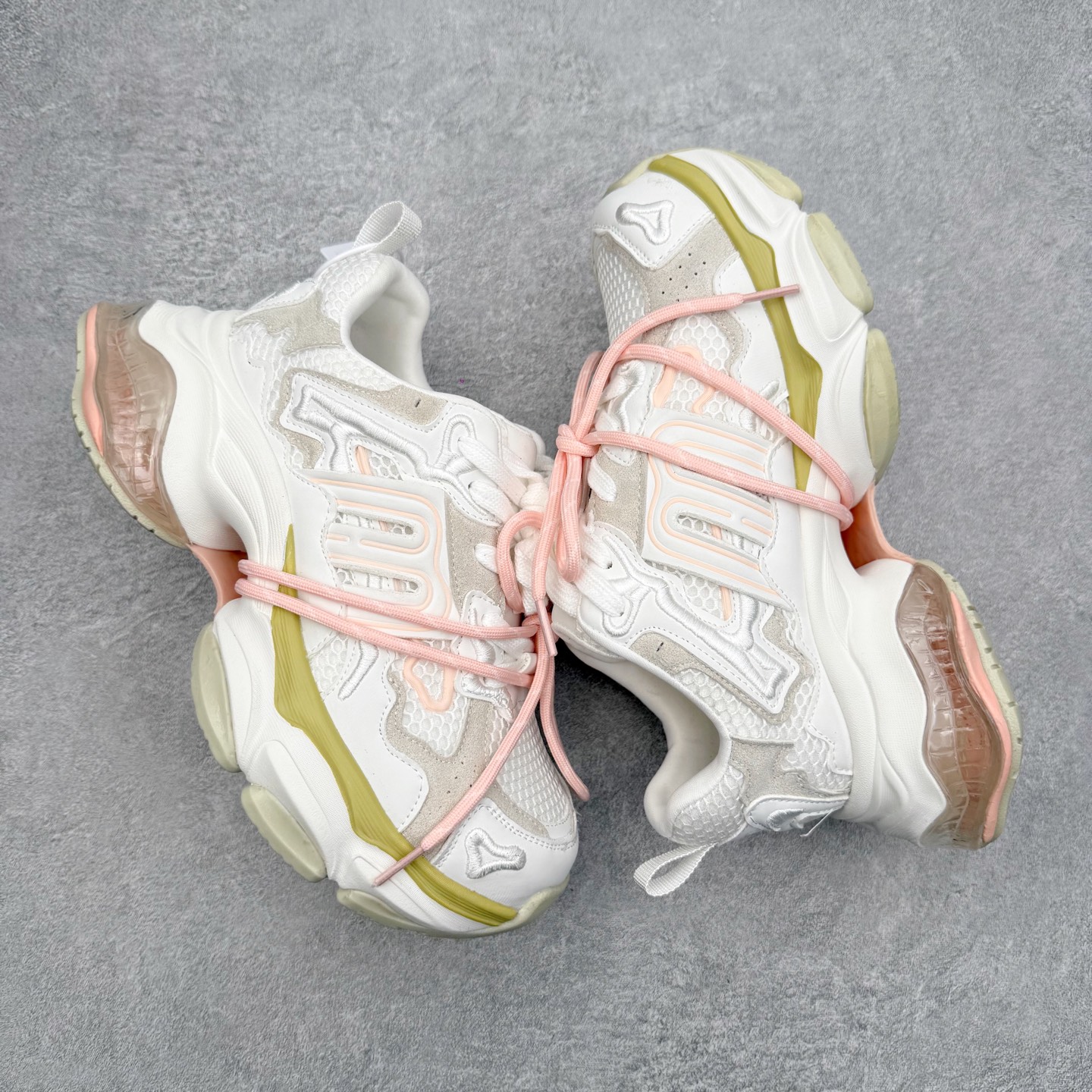 图片[3]-GG-CC赵露思2025新款厚底增高休闲运动老爹鞋系列 广东大厂出品 7CM厚底增高 星河粒子 银白粉色 银角大王 完美细节 25ss春季新款厚底增高 大长腿 时髦look轻松定格 不费力展现率性氛围 高档银盒 酷帅机能风不规则设计大底 拼色造型设计 轻便舒适百搭 GGCC银白配色好温柔 三层组合月牙底 柔软有弹性的月牙底和增加舒适度显腿长的7cm增高 长时间走路和站立都不累脚舒适度和少女感 厚底增高 不管怎么搭都好看~尺码：35 36 37 38 39 40-选品中心