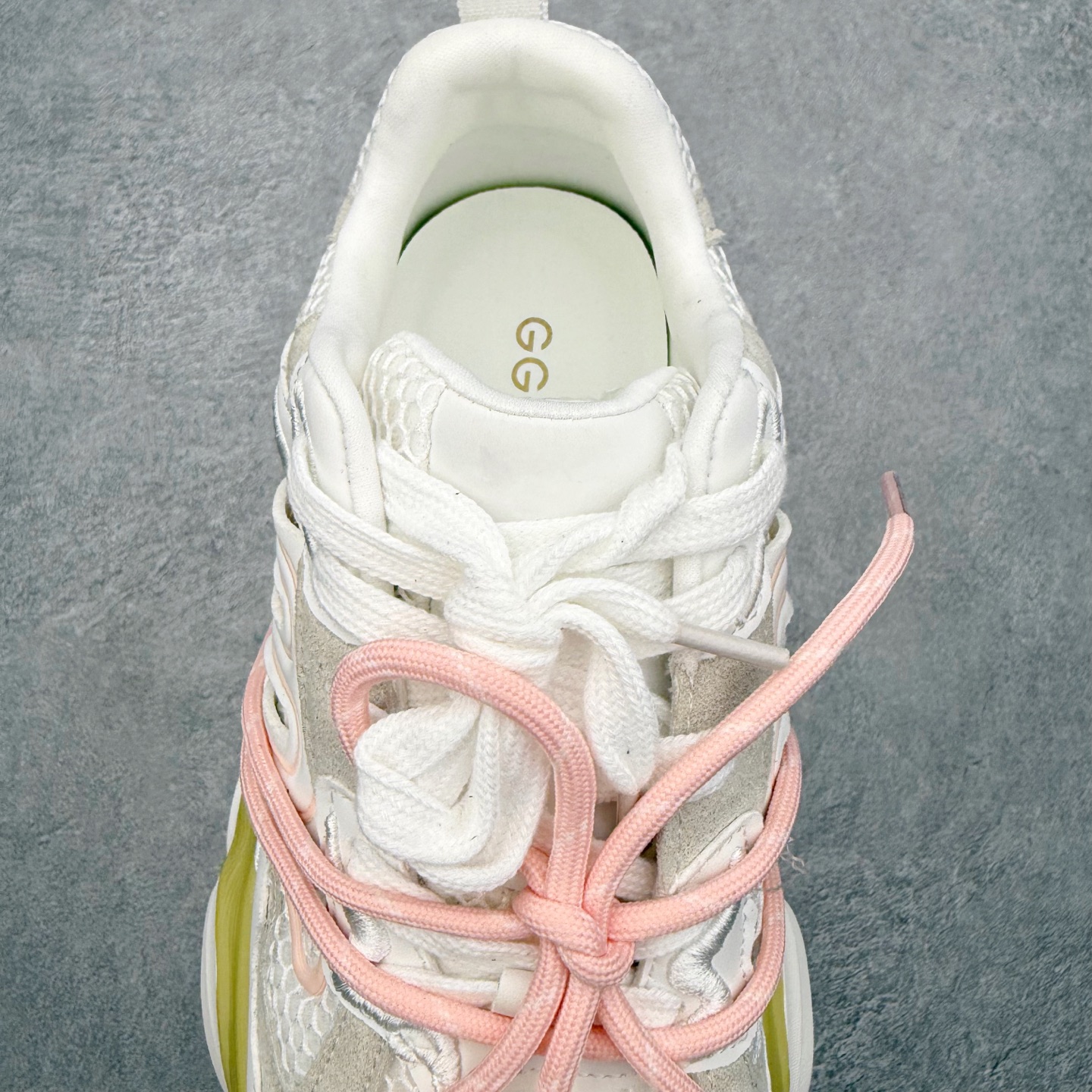 图片[5]-GG-CC赵露思2025新款厚底增高休闲运动老爹鞋系列 广东大厂出品 7CM厚底增高 星河粒子 银白粉色 银角大王 完美细节 25ss春季新款厚底增高 大长腿 时髦look轻松定格 不费力展现率性氛围 高档银盒 酷帅机能风不规则设计大底 拼色造型设计 轻便舒适百搭 GGCC银白配色好温柔 三层组合月牙底 柔软有弹性的月牙底和增加舒适度显腿长的7cm增高 长时间走路和站立都不累脚舒适度和少女感 厚底增高 不管怎么搭都好看~尺码：35 36 37 38 39 40-选品中心