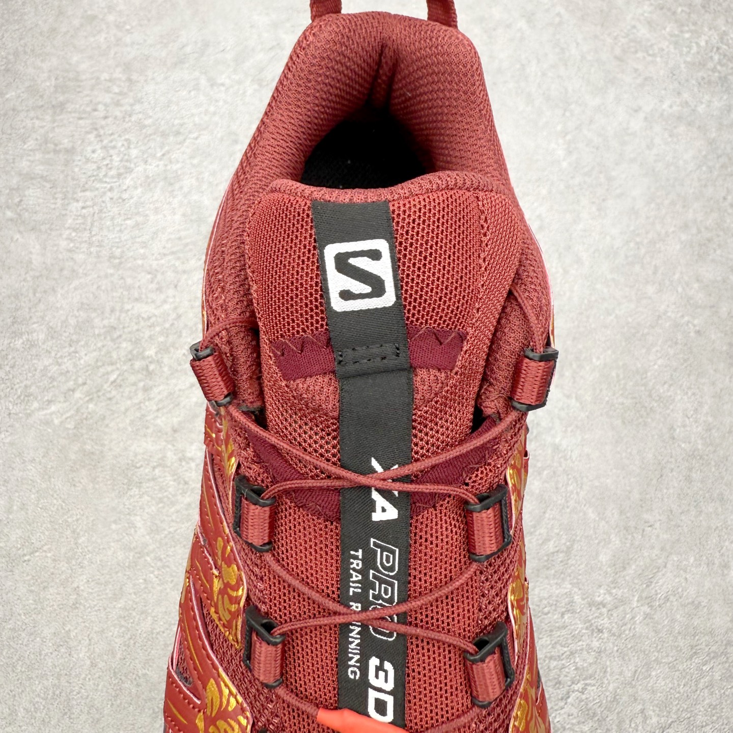 图片[5]-＃XS SALOMON XA Pro 3D ADV 萨洛蒙潮流越野机能户外功能鞋 马年限定配色 基于市场现有版本全新升级调整改良 现阶段市场最强产物 全新主色陆续出货 大底描漆工整零瑕疵 鞋头定型弧度完 纯原外贸平台特供订单 耗时半年巨作 全套原纸板楦头开发 原厂特供网布配套加持 确保原汁原味 完美呈现版型 原档数据独家私模五层组合大底 原装Ortholite轻量化鞋垫 中底布带钢印编号 原厂TPU锁扣 进口港宝加持 后跟自然饱满 还原公司包裹性 鞋面采用SENSIFT贴合技术 全方位贴合包裹脚型 鞋跟部鞋底牵引设计 提供强大的抓地性能 更适应野外崎岖不平的道路 其3D ADVANCED CHASSIS底盘 材料轻量大化 钉齿设计更具稳定性 防护性 鞋底易磨损区运用CONTAGRIP高耐磨材料 应对城市硬质路面长距离跑考验 尺码：36 36.5 37.5 38 38.5 39 40 40.5 41 42 42.5 43 44 44.5 45 46-选品中心