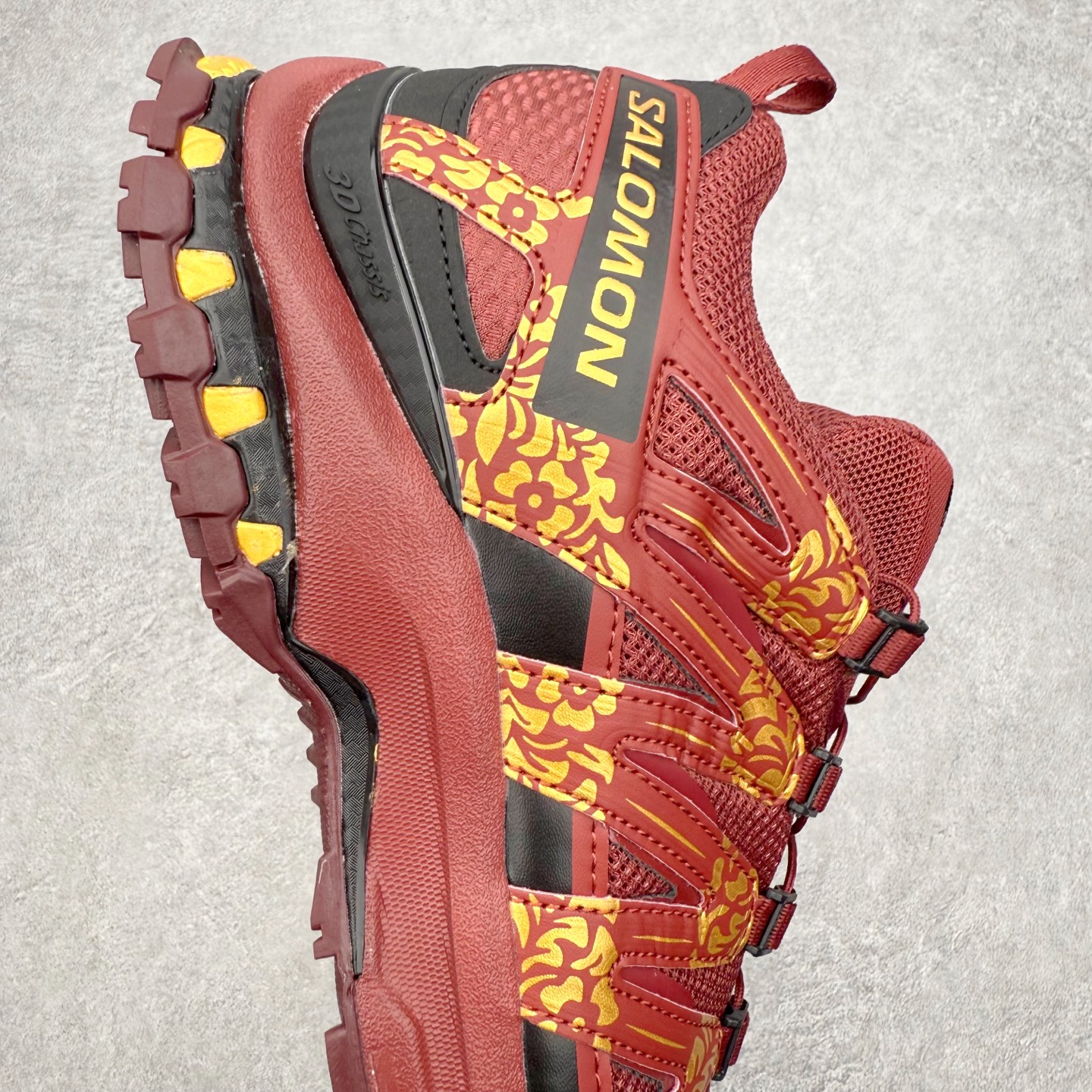 图片[6]-＃XS SALOMON XA Pro 3D ADV 萨洛蒙潮流越野机能户外功能鞋 马年限定配色 基于市场现有版本全新升级调整改良 现阶段市场最强产物 全新主色陆续出货 大底描漆工整零瑕疵 鞋头定型弧度完 纯原外贸平台特供订单 耗时半年巨作 全套原纸板楦头开发 原厂特供网布配套加持 确保原汁原味 完美呈现版型 原档数据独家私模五层组合大底 原装Ortholite轻量化鞋垫 中底布带钢印编号 原厂TPU锁扣 进口港宝加持 后跟自然饱满 还原公司包裹性 鞋面采用SENSIFT贴合技术 全方位贴合包裹脚型 鞋跟部鞋底牵引设计 提供强大的抓地性能 更适应野外崎岖不平的道路 其3D ADVANCED CHASSIS底盘 材料轻量大化 钉齿设计更具稳定性 防护性 鞋底易磨损区运用CONTAGRIP高耐磨材料 应对城市硬质路面长距离跑考验 尺码：36 36.5 37.5 38 38.5 39 40 40.5 41 42 42.5 43 44 44.5 45 46-选品中心