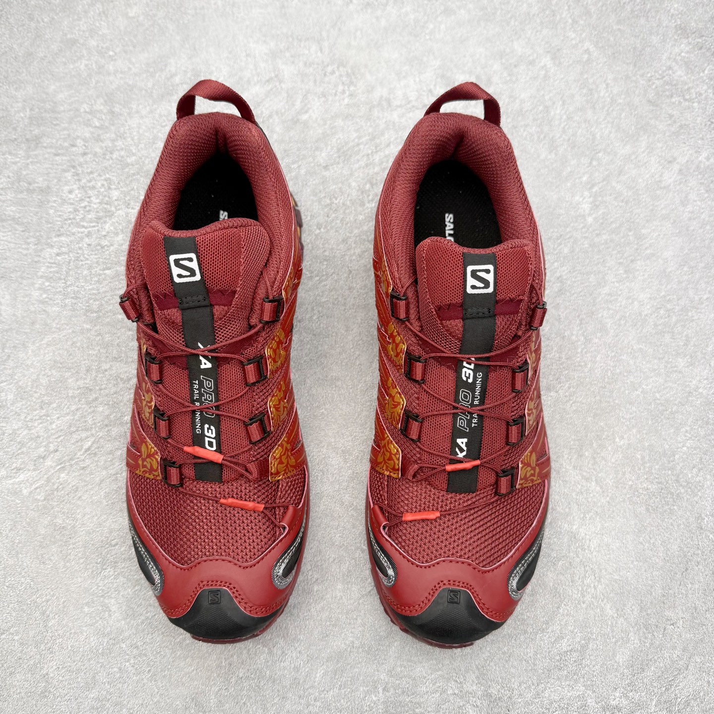 图片[2]-＃XS SALOMON XA Pro 3D ADV 萨洛蒙潮流越野机能户外功能鞋 马年限定配色 基于市场现有版本全新升级调整改良 现阶段市场最强产物 全新主色陆续出货 大底描漆工整零瑕疵 鞋头定型弧度完 纯原外贸平台特供订单 耗时半年巨作 全套原纸板楦头开发 原厂特供网布配套加持 确保原汁原味 完美呈现版型 原档数据独家私模五层组合大底 原装Ortholite轻量化鞋垫 中底布带钢印编号 原厂TPU锁扣 进口港宝加持 后跟自然饱满 还原公司包裹性 鞋面采用SENSIFT贴合技术 全方位贴合包裹脚型 鞋跟部鞋底牵引设计 提供强大的抓地性能 更适应野外崎岖不平的道路 其3D ADVANCED CHASSIS底盘 材料轻量大化 钉齿设计更具稳定性 防护性 鞋底易磨损区运用CONTAGRIP高耐磨材料 应对城市硬质路面长距离跑考验 尺码：36 36.5 37.5 38 38.5 39 40 40.5 41 42 42.5 43 44 44.5 45 46-选品中心