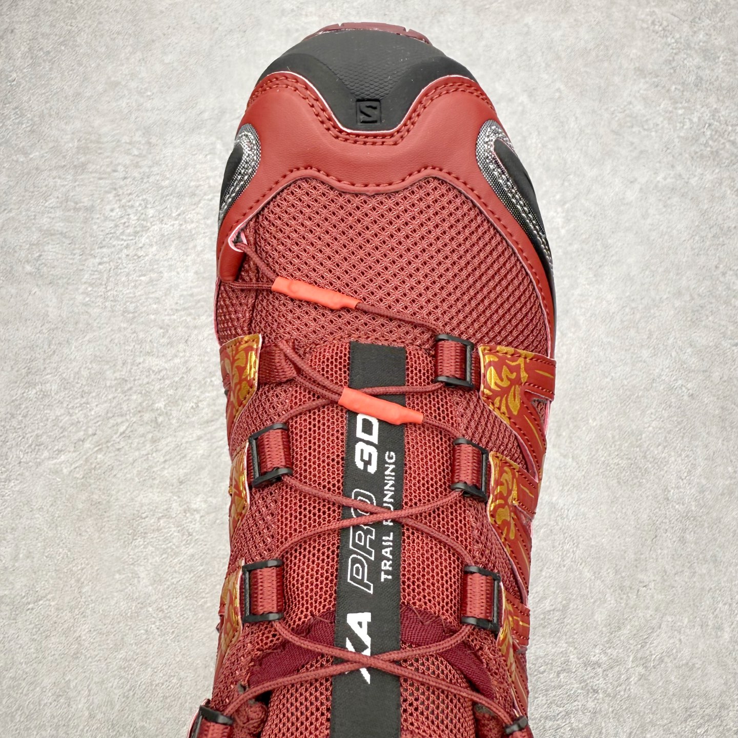 图片[4]-＃XS SALOMON XA Pro 3D ADV 萨洛蒙潮流越野机能户外功能鞋 马年限定配色 基于市场现有版本全新升级调整改良 现阶段市场最强产物 全新主色陆续出货 大底描漆工整零瑕疵 鞋头定型弧度完 纯原外贸平台特供订单 耗时半年巨作 全套原纸板楦头开发 原厂特供网布配套加持 确保原汁原味 完美呈现版型 原档数据独家私模五层组合大底 原装Ortholite轻量化鞋垫 中底布带钢印编号 原厂TPU锁扣 进口港宝加持 后跟自然饱满 还原公司包裹性 鞋面采用SENSIFT贴合技术 全方位贴合包裹脚型 鞋跟部鞋底牵引设计 提供强大的抓地性能 更适应野外崎岖不平的道路 其3D ADVANCED CHASSIS底盘 材料轻量大化 钉齿设计更具稳定性 防护性 鞋底易磨损区运用CONTAGRIP高耐磨材料 应对城市硬质路面长距离跑考验 尺码：36 36.5 37.5 38 38.5 39 40 40.5 41 42 42.5 43 44 44.5 45 46-选品中心
