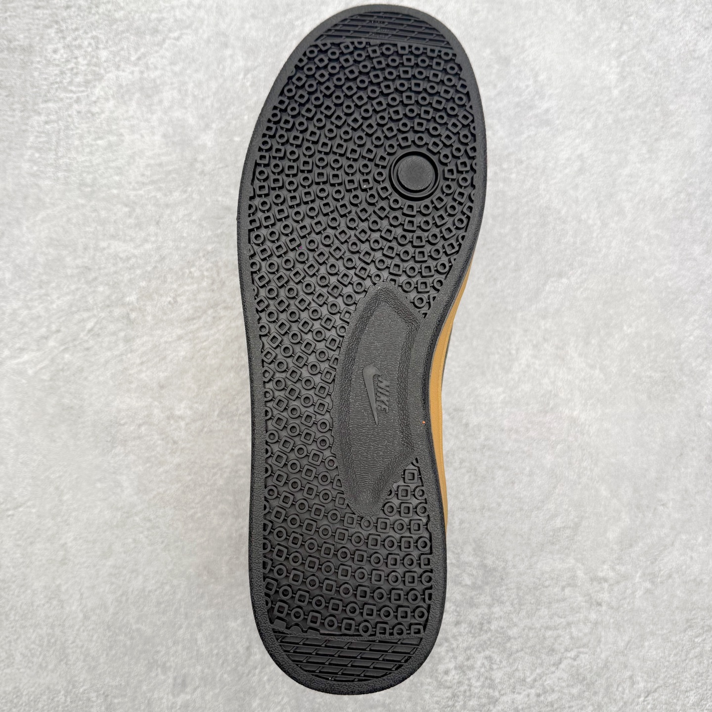 图片[9]-NK SB FC standard 绒面革防滑耐磨低帮板鞋 实拍调校N版已经零色差零失真 百分百还原实物色彩所见即所得 不存在货不对板色差等低级问题 选购参考实物拍摄 不混卖不参货 只用心做好货严格选品 承诺混一赔十 尺码：36 36.5 37.5 38 38.5 39 40 40.5 41 42 42.5 43 44 44.5 45-选品中心