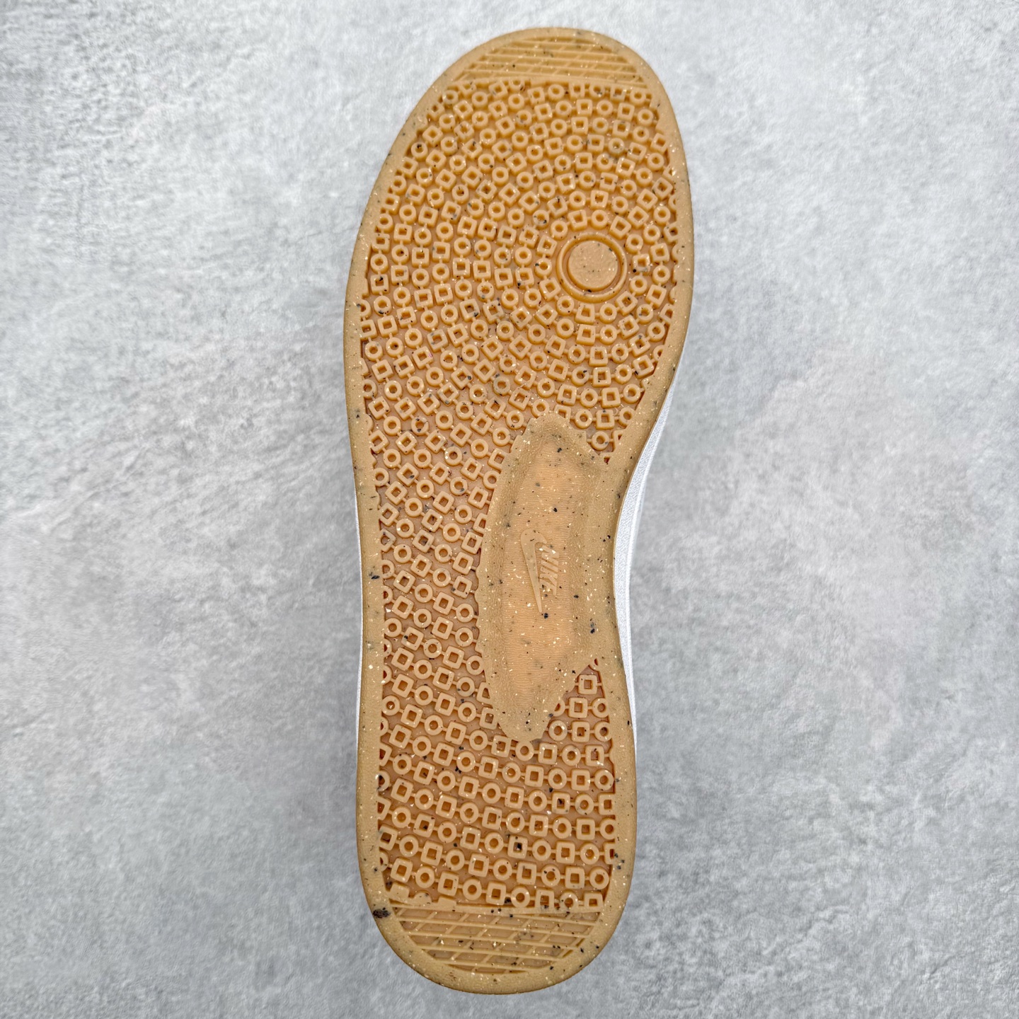 图片[9]-NK SB FC standard 绒面革防滑耐磨低帮板鞋 实拍调校N版已经零色差零失真 百分百还原实物色彩所见即所得 不存在货不对板色差等低级问题 选购参考实物拍摄 不混卖不参货 只用心做好货严格选品 承诺混一赔十 尺码：36 36.5 37.5 38 38.5 39 40 40.5 41 42 42.5 43 44 44.5 45-选品中心