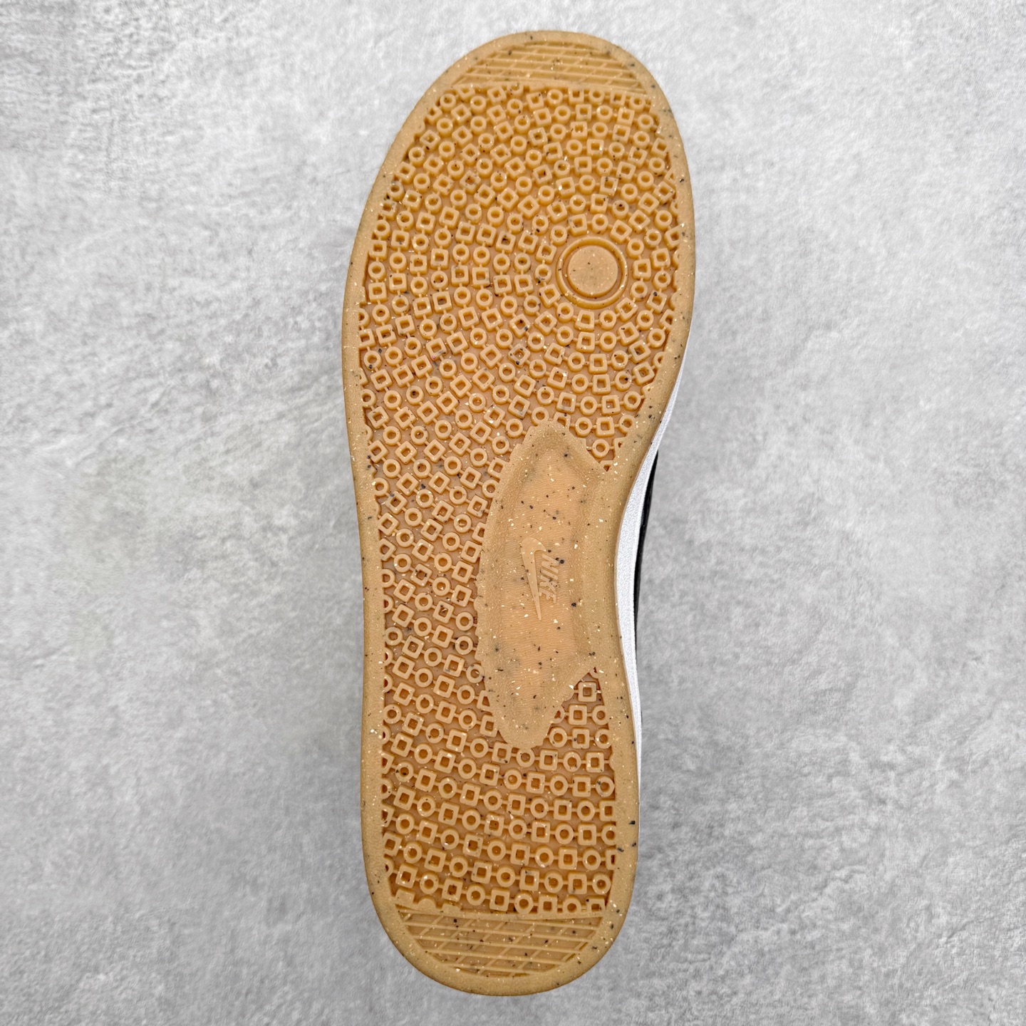 图片[9]-NK SB FC standard 绒面革防滑耐磨低帮板鞋 实拍调校N版已经零色差零失真 百分百还原实物色彩所见即所得 不存在货不对板色差等低级问题 选购参考实物拍摄 不混卖不参货 只用心做好货严格选品 承诺混一赔十 尺码：36 36.5 37.5 38 38.5 39 40 40.5 41 42 42.5 43 44 44.5 45-选品中心