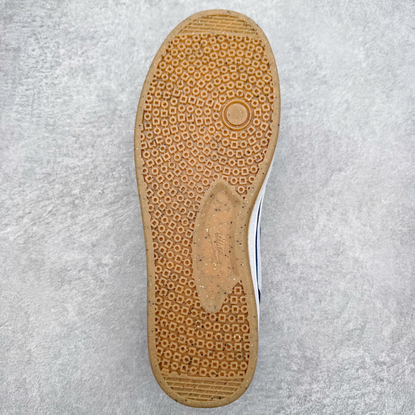 图片[9]-NK SB FC standard 绒面革防滑耐磨低帮板鞋 实拍调校N版已经零色差零失真 百分百还原实物色彩所见即所得 不存在货不对板色差等低级问题 选购参考实物拍摄 不混卖不参货 只用心做好货严格选品 承诺混一赔十 尺码：36 36.5 37.5 38 38.5 39 40 40.5 41 42 42.5 43 44 44.5 45-选品中心