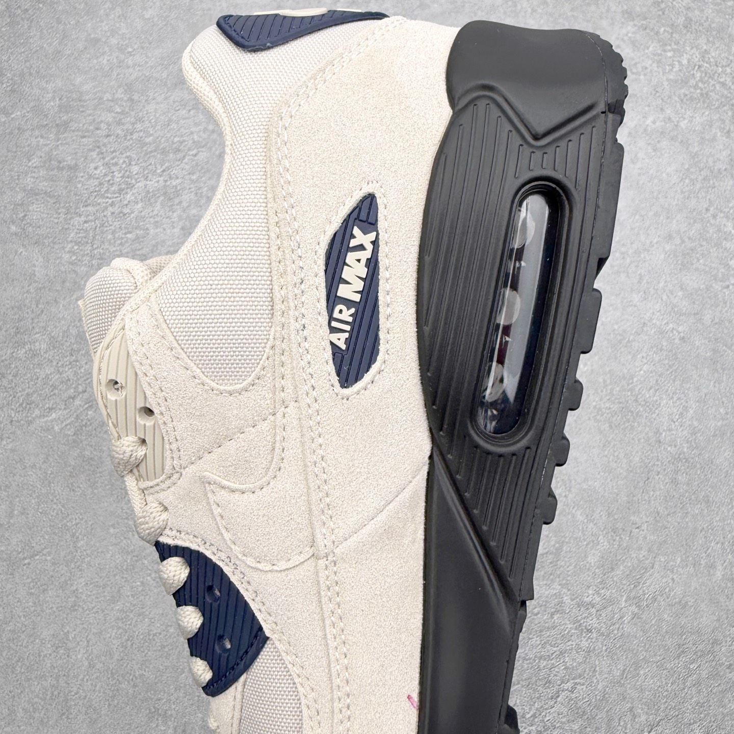 图片[7]-＃MX版 NK Air MAX 90 气垫复古减震跑步鞋 IB3077-100 经典重温 独家陆续补货 外单专供大厂出品 品质稳定 一百余色 终端操作 Air Max 90于1990年推出 来自Air Max系列 在Air Max 1的基础上改进而得 增加了气垫面积 外型上也更为流线 最特別的就是加入了菱纹塑胶嵌板 为Air Max 90增添了许多潮流气息 皮革鞋面 造就出色耐穿性和支撑力 Max Air缓震配置搭配泡棉中底 令Air Max 90轻盈而舒适 华夫格橡胶外底 铸就Air Max 90非凡的抓地力 而Air Max 90不仅是一双跑鞋 它成功跨越了时间的演进 成为了球鞋文化与潮流圈中最熟为人知的鞋款之一 尺码：36 36.5 37.5 38 38.5 39 40 40.5 41 42 42.5 43 44 44.5 45-选品中心