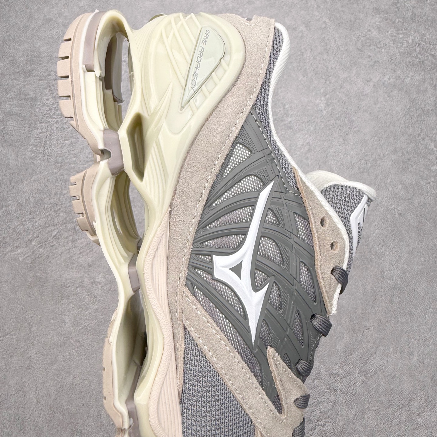 图片[6]-Mizuno Wave Prophecy LS 经典百搭跑步鞋 男女同款 美津浓（Mizuno）是日本美津浓株式会社于1906年创立的运动品牌，经过一个多世纪的不断努力现已成为世界著名的运动器具、服装和鞋类生产商。美津浓力求服务于各类运动项目，并竭力使运动生活更加愉快和振奋。产品种类齐全，覆盖几乎全部主要运动项目，达到30万多个品类。尺码：36 36.5 37.5 38 38.5 39 40 40.5 41 42 42.5 43 44 44.5 45-选品中心