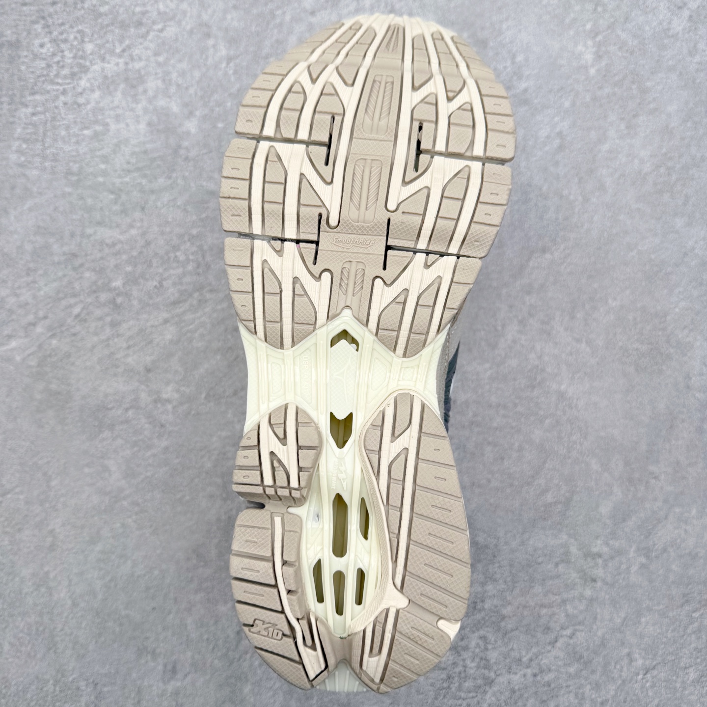 图片[9]-Mizuno Wave Prophecy LS 经典百搭跑步鞋 男女同款 美津浓（Mizuno）是日本美津浓株式会社于1906年创立的运动品牌，经过一个多世纪的不断努力现已成为世界著名的运动器具、服装和鞋类生产商。美津浓力求服务于各类运动项目，并竭力使运动生活更加愉快和振奋。产品种类齐全，覆盖几乎全部主要运动项目，达到30万多个品类。尺码：36 36.5 37.5 38 38.5 39 40 40.5 41 42 42.5 43 44 44.5 45-选品中心