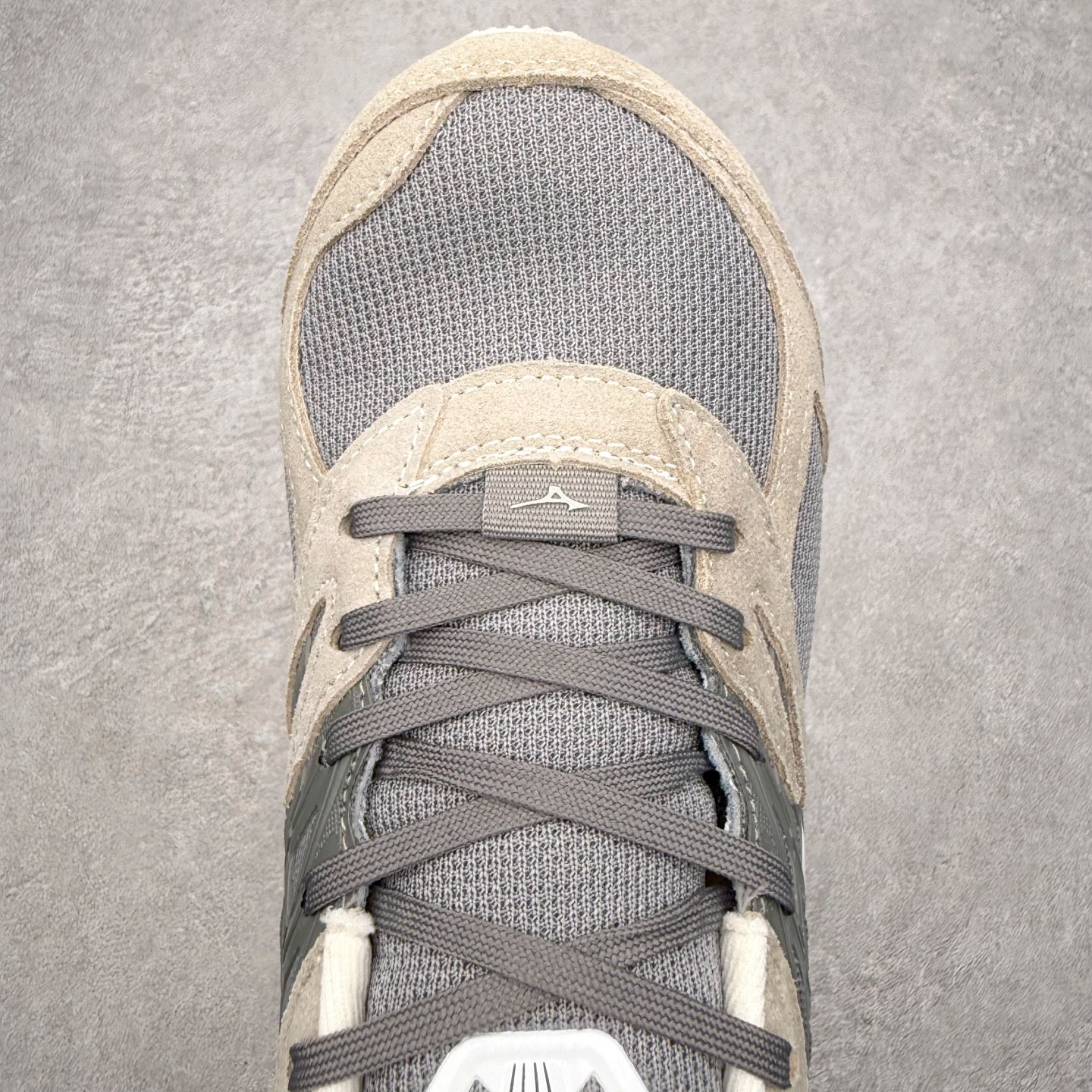 图片[4]-Mizuno Wave Prophecy LS 经典百搭跑步鞋 男女同款 美津浓（Mizuno）是日本美津浓株式会社于1906年创立的运动品牌，经过一个多世纪的不断努力现已成为世界著名的运动器具、服装和鞋类生产商。美津浓力求服务于各类运动项目，并竭力使运动生活更加愉快和振奋。产品种类齐全，覆盖几乎全部主要运动项目，达到30万多个品类。尺码：36 36.5 37.5 38 38.5 39 40 40.5 41 42 42.5 43 44 44.5 45-选品中心