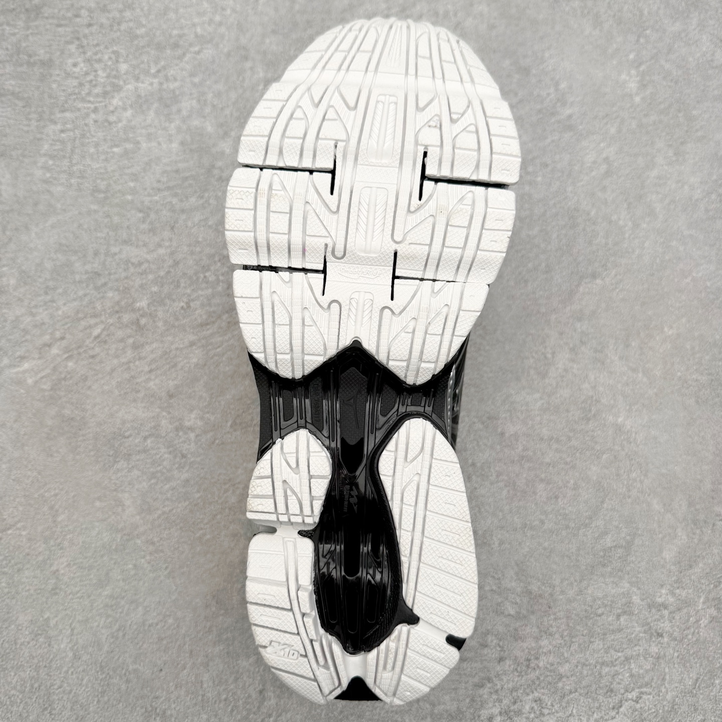 图片[9]-Mizuno Wave Prophecy LS 经典百搭跑步鞋 男女同款 美津浓（Mizuno）是日本美津浓株式会社于1906年创立的运动品牌，经过一个多世纪的不断努力现已成为世界著名的运动器具、服装和鞋类生产商。美津浓力求服务于各类运动项目，并竭力使运动生活更加愉快和振奋。产品种类齐全，覆盖几乎全部主要运动项目，达到30万多个品类。尺码：36 36.5 37.5 38 38.5 39 40 40.5 41 42 42.5 43 44 44.5 45-选品中心