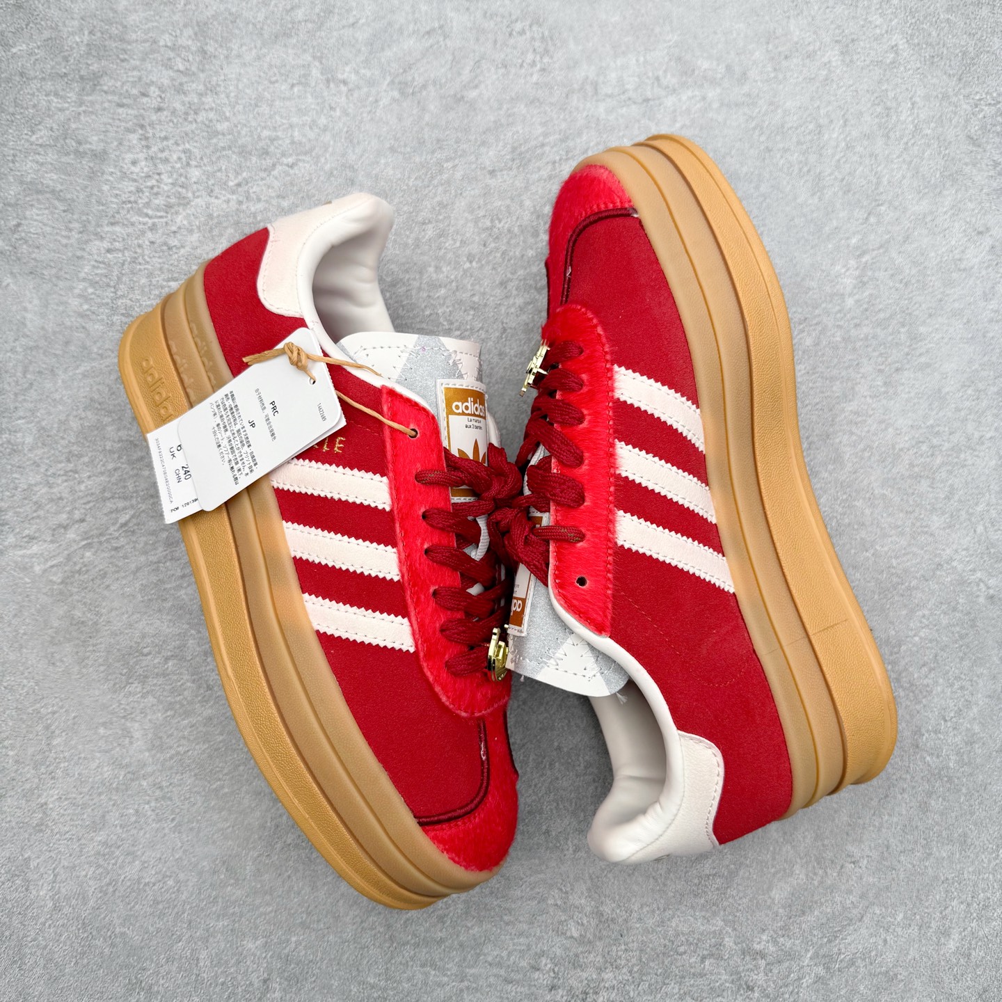 图片[3]-＃纯原 AD Originals Gazelle Bold W 羚羊松糕系列复古百搭厚底增高低帮休闲运动板鞋 KJ4293 新的一年就要换新的打扮啦！除了设定变美、健身、减肥等目标外，你已经可以利用鞋子来“偷偷改善身材比例”的愿望了！ 因为有一句话。身高不够。鞋子来凑~赶快入手以下各大运动品牌最新推出的“厚底增高运动鞋”吧。 是最好穿最百搭的长腿神器。 重点是……不仅价格不错～鞋子也不错啊！Originals的Gazelle Bold鞋款打造出「超厚底版本」！延续流线鞋型、经典麂皮材质、白色三条线和侧面烫金标志的复古外型，奶油白鞋底高度直接乘3，出门搭上它，保证一路步步高升。尺码：36 36⅔ 37⅓ 38 38⅔ 39⅓ 40-选品中心