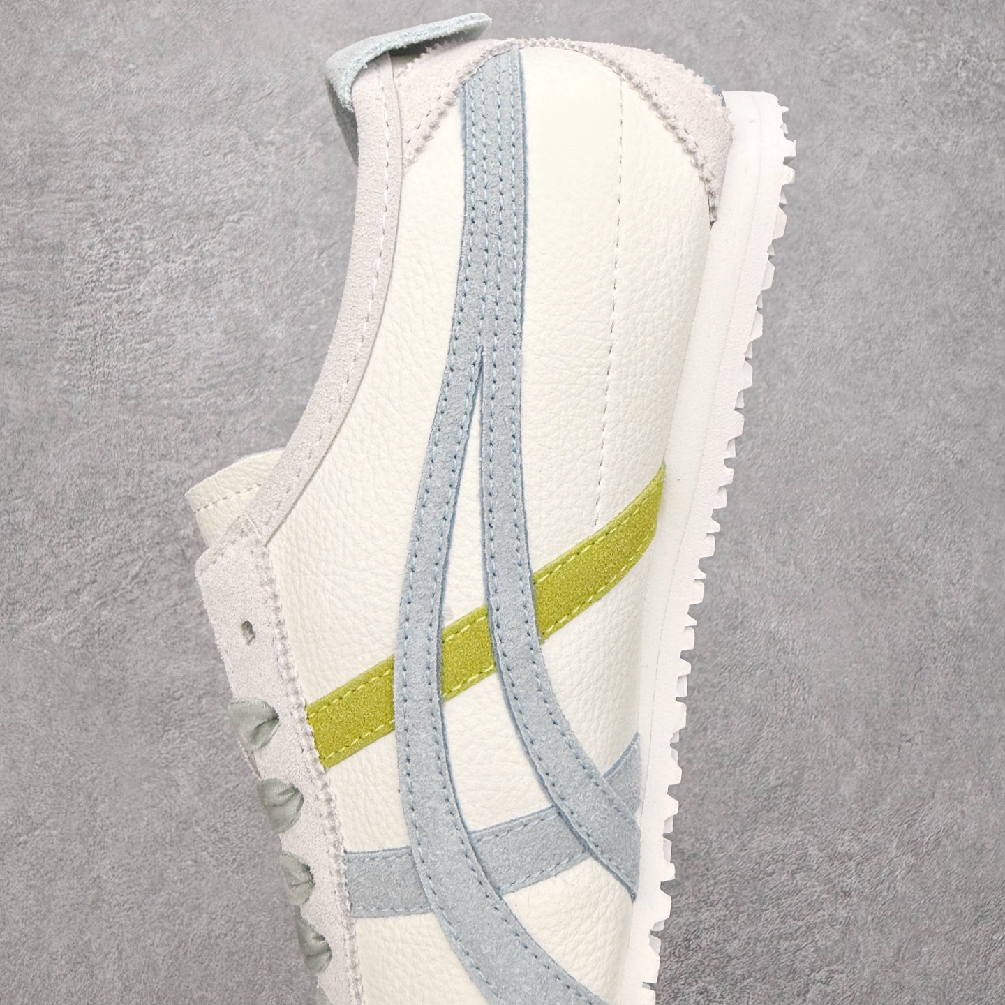 图片[7]-＃C版 Asics Onitsuka Tiger MEXICO 66 亚瑟士鬼冢虎复古经典板鞋 市场王者选手 海外订单工厂出品 长期生产补货永不断码 超成熟稳定的做工品控 原装全套纸板楦头开发 原汁原味 完美呈现版型 私模正确鞋底咬花纹路 一比一鞋头弧度高度鞋身弧度 绝不口嗨 细节品控鞋型随意秒杀市面 原档咬花纹路私模大底 一个单元有六个三角形 总体形拼接呈现花瓣状 官方四联吊牌 原装Ortholite轻量化鞋垫 原盒原配 质保卡 说明书 钢印防尘纸 纸板中底带钢印 乳胶组合鞋垫 支持全方位的对比专柜 产品从款式颜色造型上体现出追求舒适和细节的完美 鞋类更是推崇手工制作的严谨与完美 融舒适性与可穿性的设计风格 注重细节的完美和别致魅力 既保持稳重 又不失轻松的时尚感 尺码：36 37 37.5 38 39 39.5 40 40.5 41.5 42 42.5 43.5 44 45-选品中心