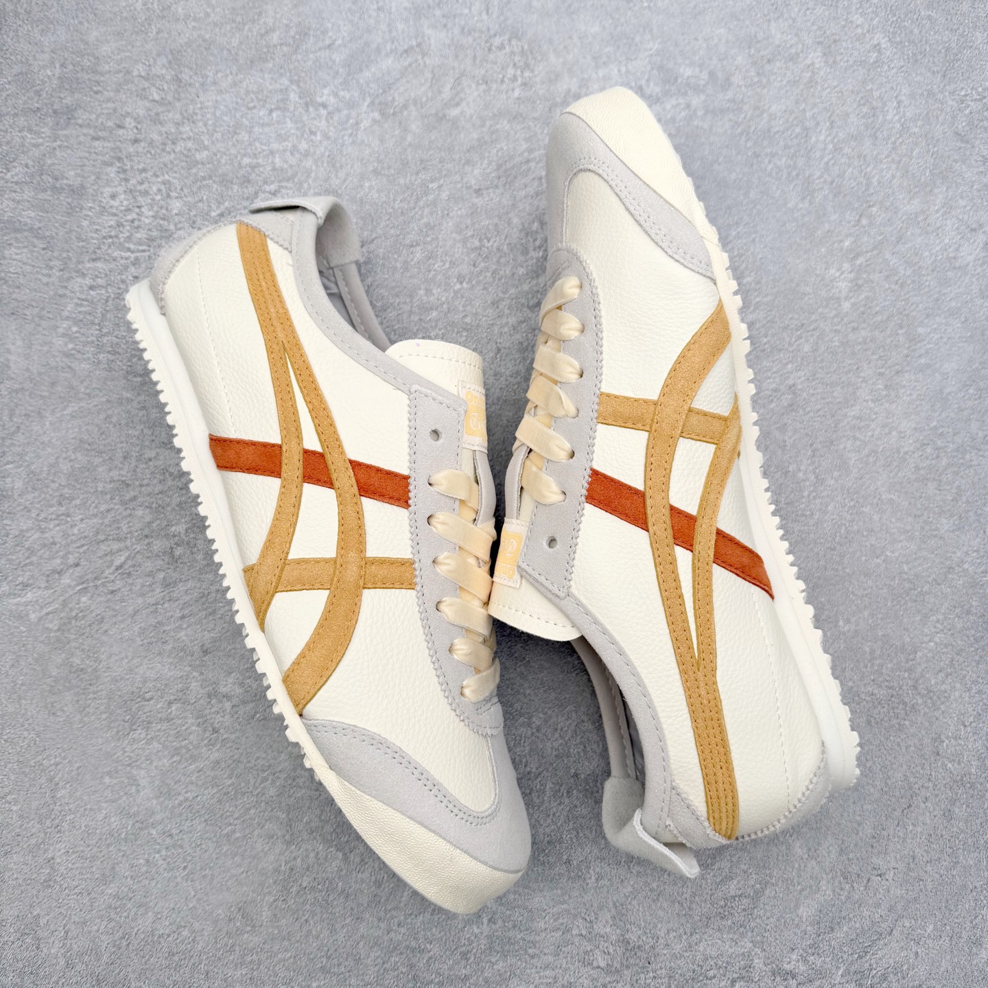 图片[3]-＃C版 Asics Onitsuka Tiger MEXICO 66 亚瑟士鬼冢虎复古经典板鞋 市场王者选手 海外订单工厂出品 长期生产补货永不断码 超成熟稳定的做工品控 原装全套纸板楦头开发 原汁原味 完美呈现版型 私模正确鞋底咬花纹路 一比一鞋头弧度高度鞋身弧度 绝不口嗨 细节品控鞋型随意秒杀市面 原档咬花纹路私模大底 一个单元有六个三角形 总体形拼接呈现花瓣状 官方四联吊牌 原装Ortholite轻量化鞋垫 原盒原配 质保卡 说明书 钢印防尘纸 纸板中底带钢印 乳胶组合鞋垫 支持全方位的对比专柜 产品从款式颜色造型上体现出追求舒适和细节的完美 鞋类更是推崇手工制作的严谨与完美 融舒适性与可穿性的设计风格 注重细节的完美和别致魅力 既保持稳重 又不失轻松的时尚感 尺码：36 37 37.5 38 39 39.5 40 40.5 41.5 42 42.5 43.5 44 45-选品中心