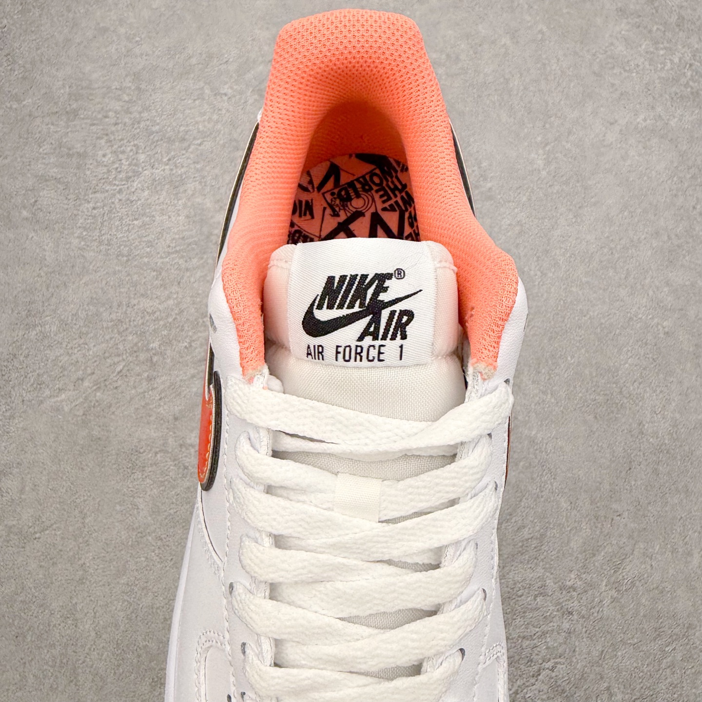 图片[5]-＃XT纯原 NK Air Force 1 Low 空军一号时尚舒适防滑耐磨低帮板鞋 IH4962-100 顶级批次 2022全新楦头鞋型 鱼鳞大底 历时开发三个月 清洁度完美 二维码鞋标 内置芯片及solo气垫 大底高度及其弧度依照正品 钢印 logo刺绣 鞋口弧度 鞋头长度 鞋面冲孔 鞋垫背胶及钢印 完美鞋型对比正品 每一处都是细节满满 柔软、弹性十足的缓震性能和出色的中底设计 横跨复古与现代的外型结合 造就出风靡全球 三十多年的Force 1 直到今天还深受青睐 实拍调校N版已经零色差零失真 百分百还原实物色彩所见即所得 不存在货不对板色差等低级问题 选购参考实物拍摄 不混卖不参货 只用心做好货严格选品 承诺混一赔十 尺码：36 36.5 37.5 38 38.5 39 40 40.5 41 42 42.5 43 44 44.5 45-选品中心