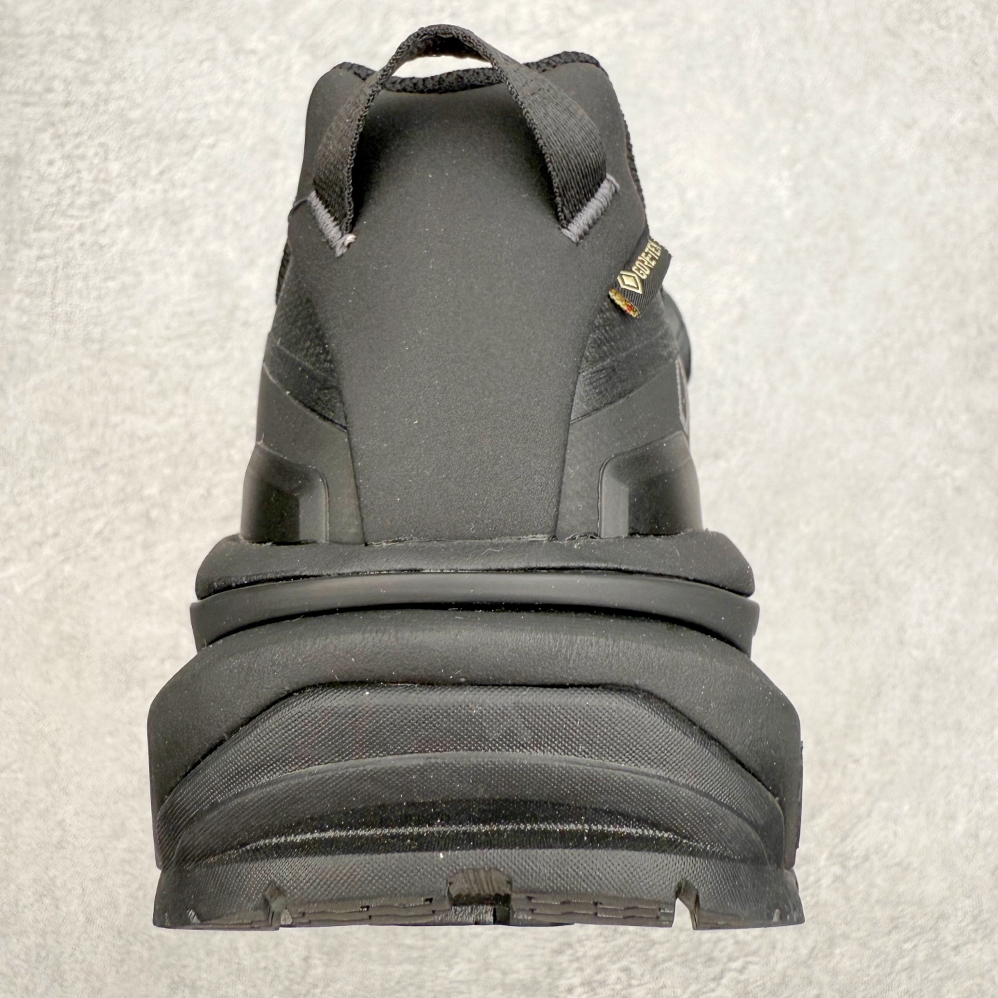 图片[8]-迪桑特DESCENTE SKI STYLE 系列 GORE-TEX 舒适耐磨防水低帮徒步鞋 男女同款 DESCENTE（迪桑特）创立于1935年，品牌名取自法语词汇，意为“滑降”。品牌箭头标识代表滑雪的三种技术“高速直线滑行”、“穿越”和“侧滑”，也寓意品牌在打造高端专业运动产品中不断追求完美的创新精神，致力于成为中国高端专业滑雪、综训、女子、铁人三项、高尔夫的第一品牌。实拍调校N版已经零色差零失真 百分百还原实物色彩所见即所得 不存在货不对板色差等低级问题 选购参考实物拍摄 不混卖不参货 只用心做好货严格选品 承诺混一赔十 尺码：36 36.5 37.5 38 38.5 39 40 40.5 41 42 42.5 43 44 44.5 45-选品中心