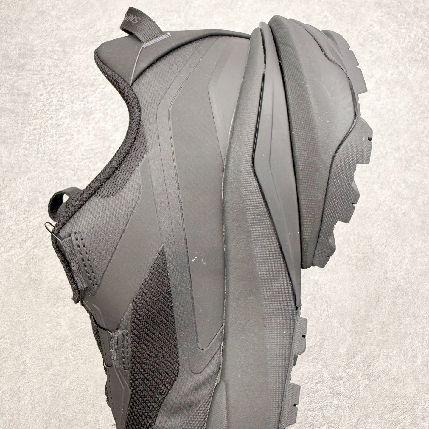 图片[7]-迪桑特DESCENTE SKI STYLE 系列 GORE-TEX 舒适耐磨防水低帮徒步鞋 男女同款 DESCENTE（迪桑特）创立于1935年，品牌名取自法语词汇，意为“滑降”。品牌箭头标识代表滑雪的三种技术“高速直线滑行”、“穿越”和“侧滑”，也寓意品牌在打造高端专业运动产品中不断追求完美的创新精神，致力于成为中国高端专业滑雪、综训、女子、铁人三项、高尔夫的第一品牌。实拍调校N版已经零色差零失真 百分百还原实物色彩所见即所得 不存在货不对板色差等低级问题 选购参考实物拍摄 不混卖不参货 只用心做好货严格选品 承诺混一赔十 尺码：36 36.5 37.5 38 38.5 39 40 40.5 41 42 42.5 43 44 44.5 45-选品中心