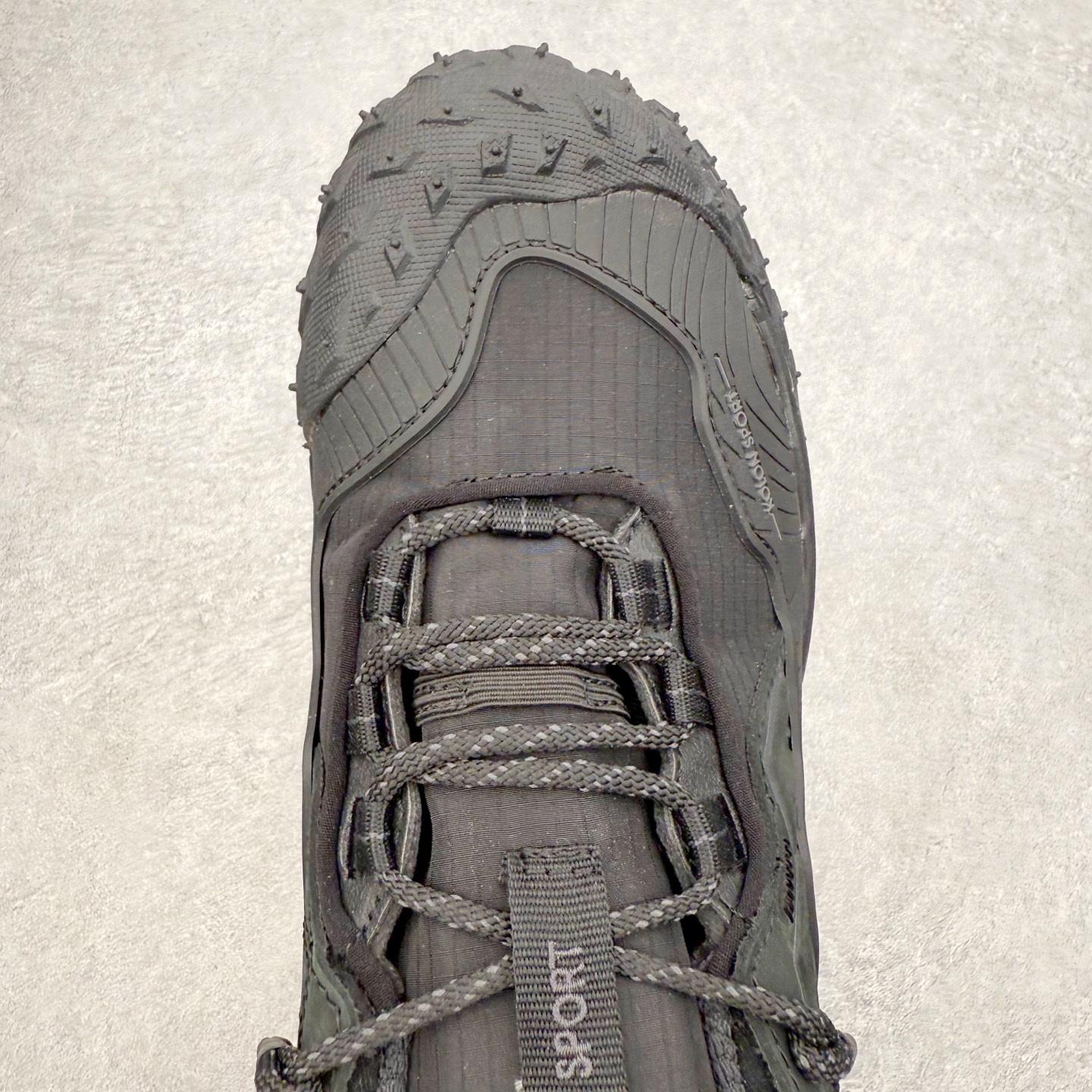 图片[4]-KOLON SPORT LIT CAMP 可隆织物舒适户外 低帮徒步鞋 男女同款 KOLON SPORT 可隆1973年诞生，并首次推出登山装备。自创立起，KOLON SPORT就把绿色定为基本色调，以常青树为品牌标志，坚持以关爱自然为己任，积极探求自然界的舒适，并以此应用于新产品的开发与研究。40多年来，历经不断革新，成就高端专业户外品牌。实拍调校N版已经零色差零失真 百分百还原实物色彩所见即所得 不存在货不对板色差等低级问题 选购参考实物拍摄 不混卖不参货 只用心做好货严格选品 承诺混一赔十 尺码：36 36.5 37.5 38 38.5 39 40 40.5 41 42 42.5 43 44 44.5 45-选品中心