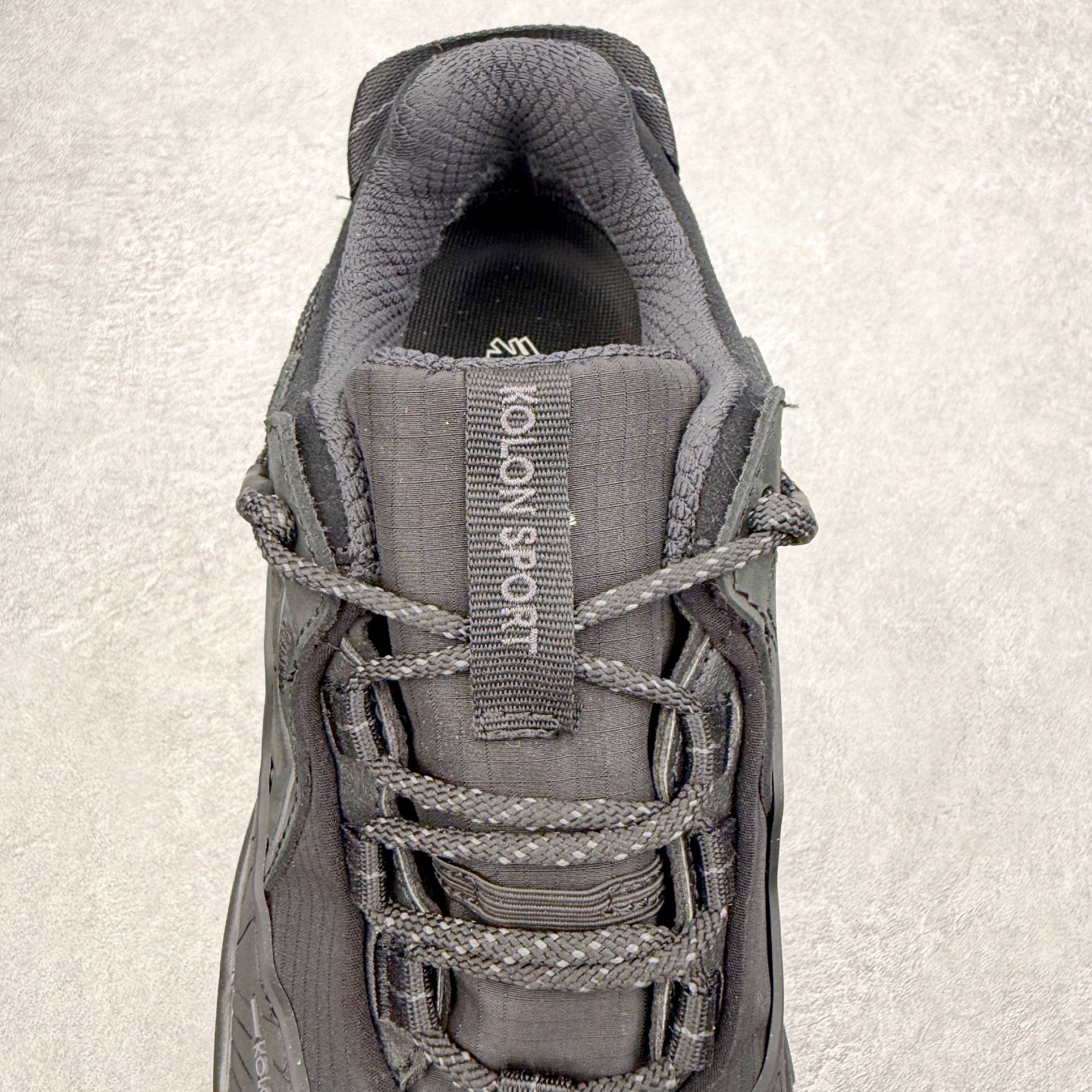 图片[5]-KOLON SPORT LIT CAMP 可隆织物舒适户外 低帮徒步鞋 男女同款 KOLON SPORT 可隆1973年诞生，并首次推出登山装备。自创立起，KOLON SPORT就把绿色定为基本色调，以常青树为品牌标志，坚持以关爱自然为己任，积极探求自然界的舒适，并以此应用于新产品的开发与研究。40多年来，历经不断革新，成就高端专业户外品牌。实拍调校N版已经零色差零失真 百分百还原实物色彩所见即所得 不存在货不对板色差等低级问题 选购参考实物拍摄 不混卖不参货 只用心做好货严格选品 承诺混一赔十 尺码：36 36.5 37.5 38 38.5 39 40 40.5 41 42 42.5 43 44 44.5 45-选品中心