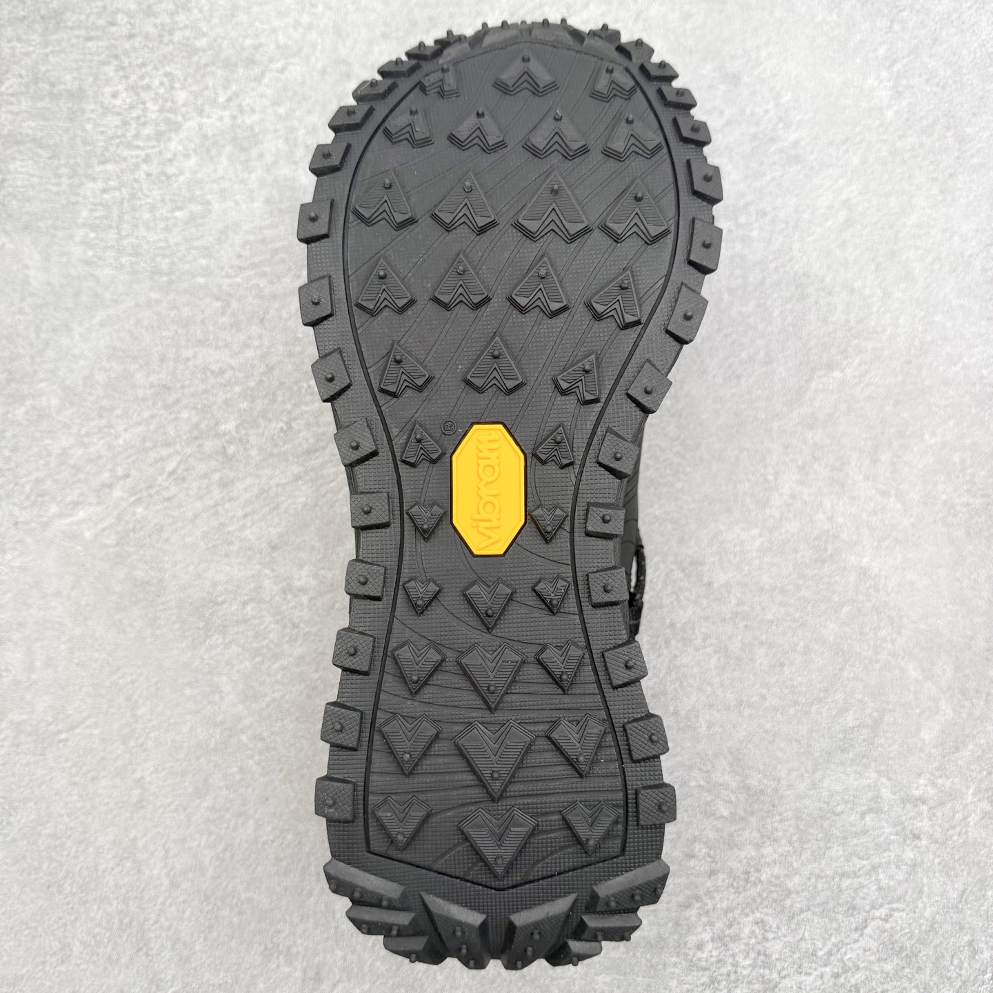 图片[9]-KOLON SPORT LIT CAMP 可隆织物舒适户外 低帮徒步鞋 男女同款 KOLON SPORT 可隆1973年诞生，并首次推出登山装备。自创立起，KOLON SPORT就把绿色定为基本色调，以常青树为品牌标志，坚持以关爱自然为己任，积极探求自然界的舒适，并以此应用于新产品的开发与研究。40多年来，历经不断革新，成就高端专业户外品牌。实拍调校N版已经零色差零失真 百分百还原实物色彩所见即所得 不存在货不对板色差等低级问题 选购参考实物拍摄 不混卖不参货 只用心做好货严格选品 承诺混一赔十 尺码：36 36.5 37.5 38 38.5 39 40 40.5 41 42 42.5 43 44 44.5 45-选品中心