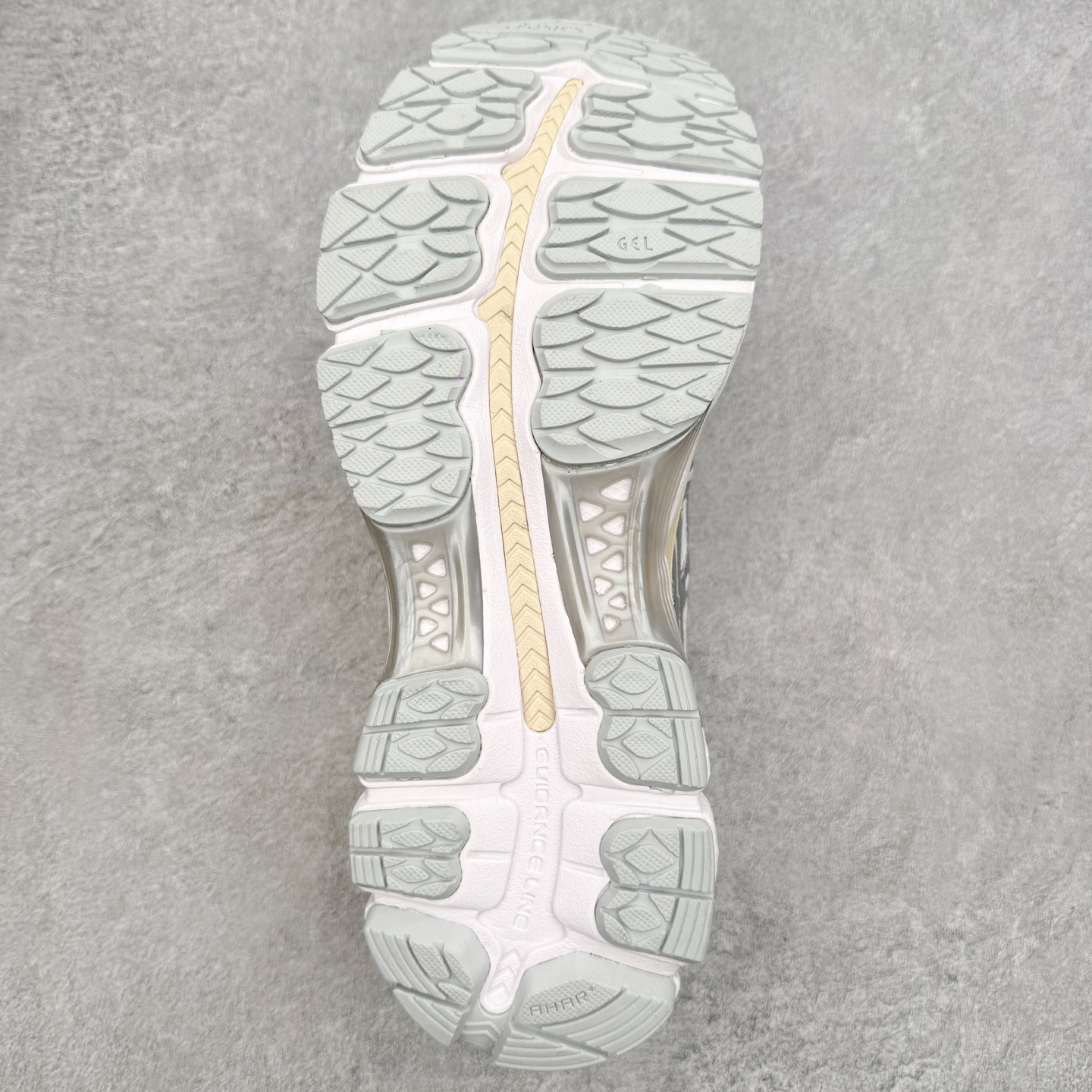 图片[9]-Asics Gel Kayano 12.1 亚瑟士卡亚诺12.1代系列低帮轻量缓震休闲运动跑步鞋 采用环保太空合成革配合透气网眼布鞋面材质 中底3D可视GEL缓震胶效果 升级EVA全新缓震中底部位科技组合耐磨橡胶外底片 尺码：36 37 37.5 38 39 39.5 40.5 41.5 42 42.5 43.5 44 44.5 45-选品中心