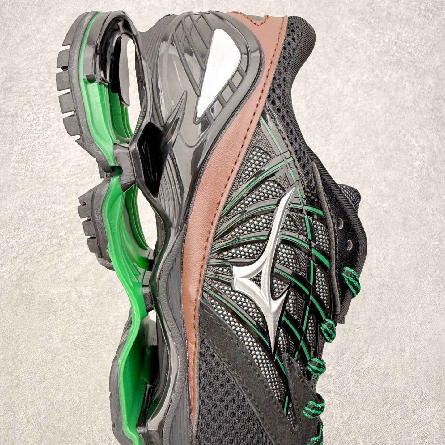 图片[6]-Mizuno Wave Prophecy LS 经典百搭跑步鞋 男女同款 美津浓（Mizuno）是日本美津浓株式会社于1906年创立的运动品牌，经过一个多世纪的不断努力现已成为世界著名的运动器具、服装和鞋类生产商。美津浓力求服务于各类运动项目，并竭力使运动生活更加愉快和振奋。产品种类齐全，覆盖几乎全部主要运动项目，达到30万多个品类。尺码：36 36.5 37.5 38 38.5 39 40 40.5 41 42 42.5 43 44 44.5 45-选品中心