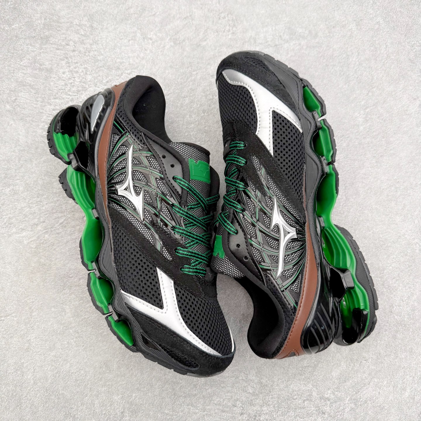 图片[3]-Mizuno Wave Prophecy LS 经典百搭跑步鞋 男女同款 美津浓（Mizuno）是日本美津浓株式会社于1906年创立的运动品牌，经过一个多世纪的不断努力现已成为世界著名的运动器具、服装和鞋类生产商。美津浓力求服务于各类运动项目，并竭力使运动生活更加愉快和振奋。产品种类齐全，覆盖几乎全部主要运动项目，达到30万多个品类。尺码：36 36.5 37.5 38 38.5 39 40 40.5 41 42 42.5 43 44 44.5 45-选品中心