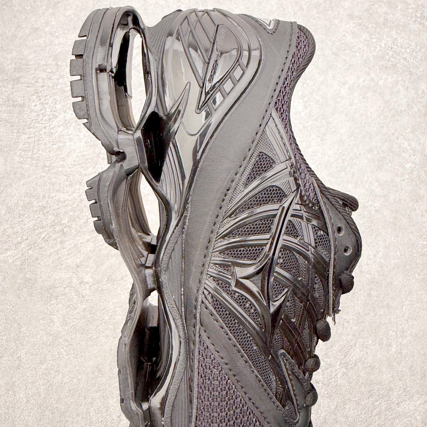 图片[6]-Mizuno Wave Prophecy LS 经典百搭跑步鞋 男女同款 美津浓（Mizuno）是日本美津浓株式会社于1906年创立的运动品牌，经过一个多世纪的不断努力现已成为世界著名的运动器具、服装和鞋类生产商。美津浓力求服务于各类运动项目，并竭力使运动生活更加愉快和振奋。产品种类齐全，覆盖几乎全部主要运动项目，达到30万多个品类。尺码：36 36.5 37.5 38 38.5 39 40 40.5 41 42 42.5 43 44 44.5 45-选品中心