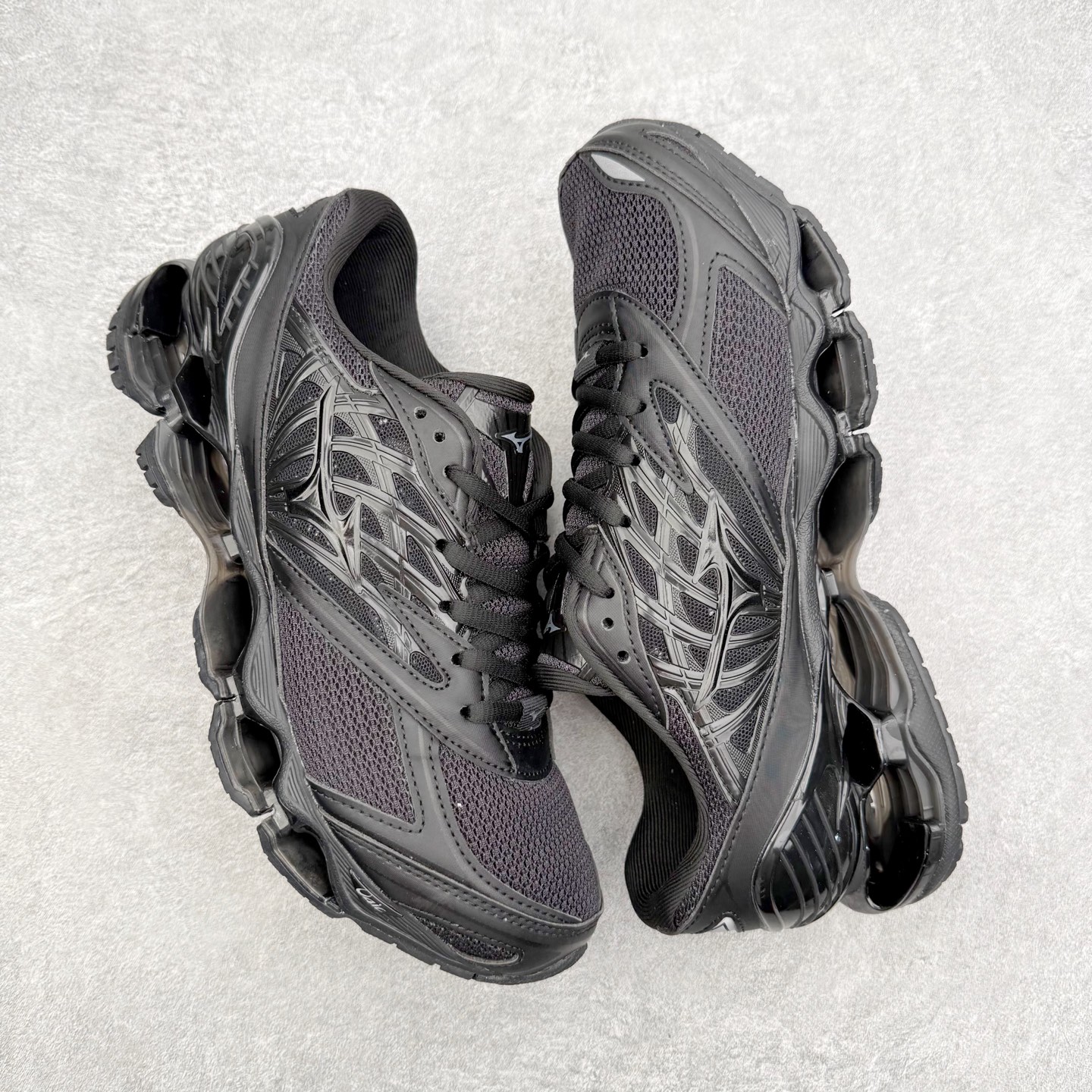 图片[3]-Mizuno Wave Prophecy LS 经典百搭跑步鞋 男女同款 美津浓（Mizuno）是日本美津浓株式会社于1906年创立的运动品牌，经过一个多世纪的不断努力现已成为世界著名的运动器具、服装和鞋类生产商。美津浓力求服务于各类运动项目，并竭力使运动生活更加愉快和振奋。产品种类齐全，覆盖几乎全部主要运动项目，达到30万多个品类。尺码：36 36.5 37.5 38 38.5 39 40 40.5 41 42 42.5 43 44 44.5 45-选品中心