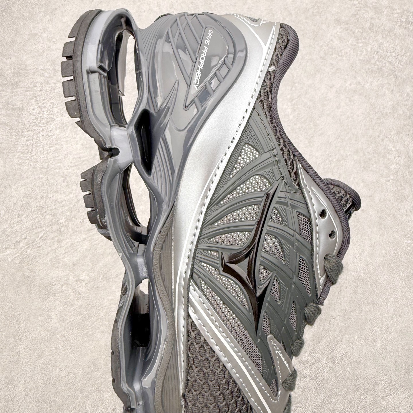 图片[6]-Mizuno Wave Prophecy LS 经典百搭跑步鞋 男女同款 美津浓（Mizuno）是日本美津浓株式会社于1906年创立的运动品牌，经过一个多世纪的不断努力现已成为世界著名的运动器具、服装和鞋类生产商。美津浓力求服务于各类运动项目，并竭力使运动生活更加愉快和振奋。产品种类齐全，覆盖几乎全部主要运动项目，达到30万多个品类。尺码：36 36.5 37.5 38 38.5 39 40 40.5 41 42 42.5 43 44 44.5 45-选品中心