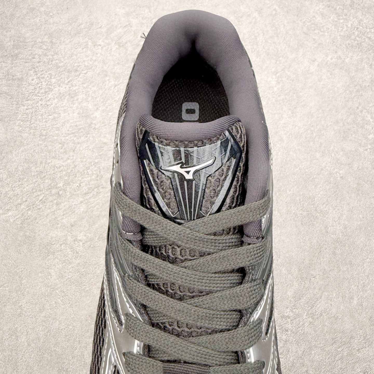 图片[5]-Mizuno Wave Prophecy LS 经典百搭跑步鞋 男女同款 美津浓（Mizuno）是日本美津浓株式会社于1906年创立的运动品牌，经过一个多世纪的不断努力现已成为世界著名的运动器具、服装和鞋类生产商。美津浓力求服务于各类运动项目，并竭力使运动生活更加愉快和振奋。产品种类齐全，覆盖几乎全部主要运动项目，达到30万多个品类。尺码：36 36.5 37.5 38 38.5 39 40 40.5 41 42 42.5 43 44 44.5 45-选品中心