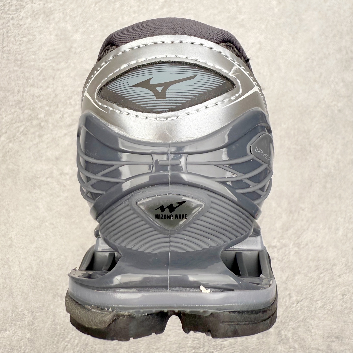 图片[8]-Mizuno Wave Prophecy LS 经典百搭跑步鞋 男女同款 美津浓（Mizuno）是日本美津浓株式会社于1906年创立的运动品牌，经过一个多世纪的不断努力现已成为世界著名的运动器具、服装和鞋类生产商。美津浓力求服务于各类运动项目，并竭力使运动生活更加愉快和振奋。产品种类齐全，覆盖几乎全部主要运动项目，达到30万多个品类。尺码：36 36.5 37.5 38 38.5 39 40 40.5 41 42 42.5 43 44 44.5 45-选品中心