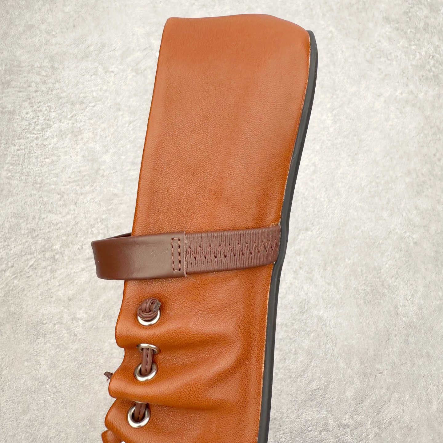 图片[7]-MARNI玛尼26Fw 褶皱蝴蝶结芭蕾舞鞋平底玛丽珍单鞋 圆头轮廓、撞色鞋面、棕色蝴蝶结与鞋口绑带，整体呈现可爱、极简的调性。 超嗲的MARNI 芭蕾舞鞋，拼色自带松弛感系带甜酷得刚好。属于Balletcore的浪漫季节又到了。打开鞋柜，芭蕾舞鞋绝对是那件既能搭配一切又能点亮一切的单品！鞋面：小牛皮 内里垫脚：羊皮 鞋底：开模橡胶大底 尺码：35 36 37 38 39 40-选品中心