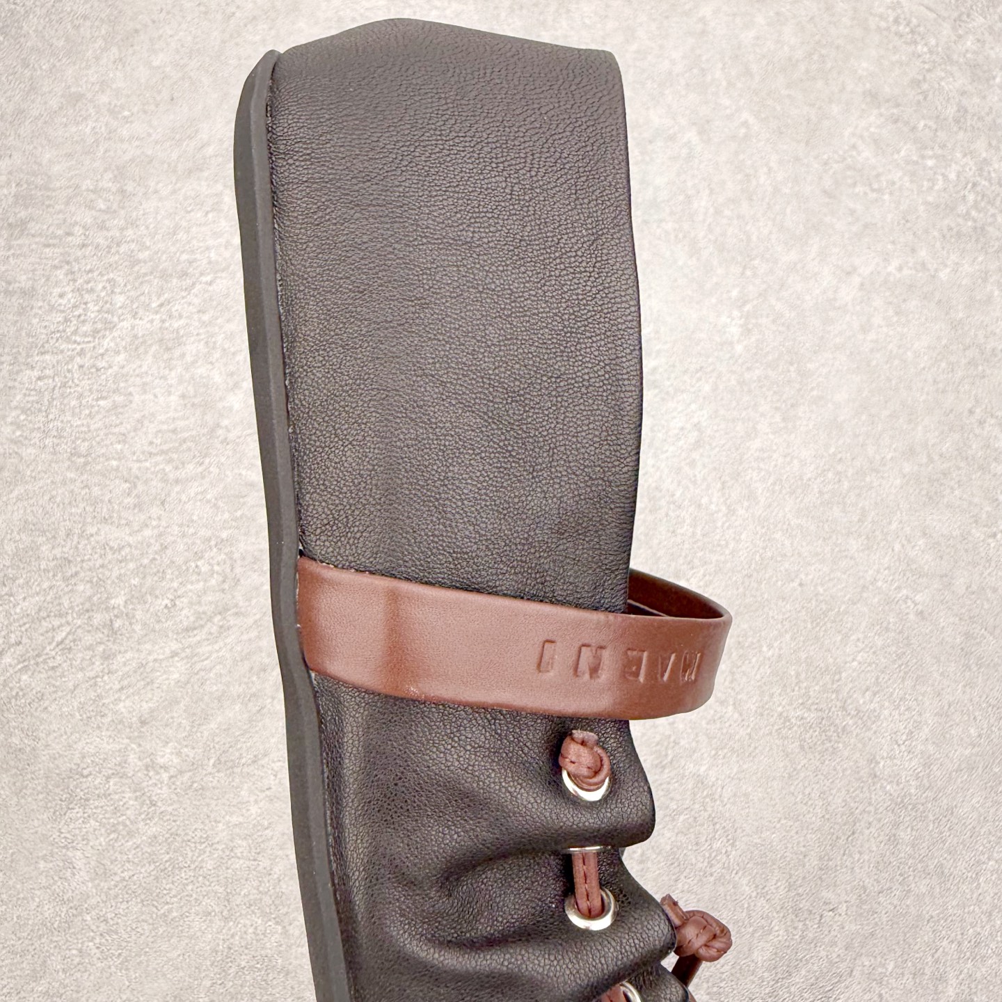 图片[6]-MARNI玛尼26Fw 褶皱蝴蝶结芭蕾舞鞋平底玛丽珍单鞋 圆头轮廓、撞色鞋面、棕色蝴蝶结与鞋口绑带，整体呈现可爱、极简的调性。 超嗲的MARNI 芭蕾舞鞋，拼色自带松弛感系带甜酷得刚好。属于Balletcore的浪漫季节又到了。打开鞋柜，芭蕾舞鞋绝对是那件既能搭配一切又能点亮一切的单品！鞋面：小牛皮 内里垫脚：羊皮 鞋底：开模橡胶大底 尺码：35 36 37 38 39 40-选品中心