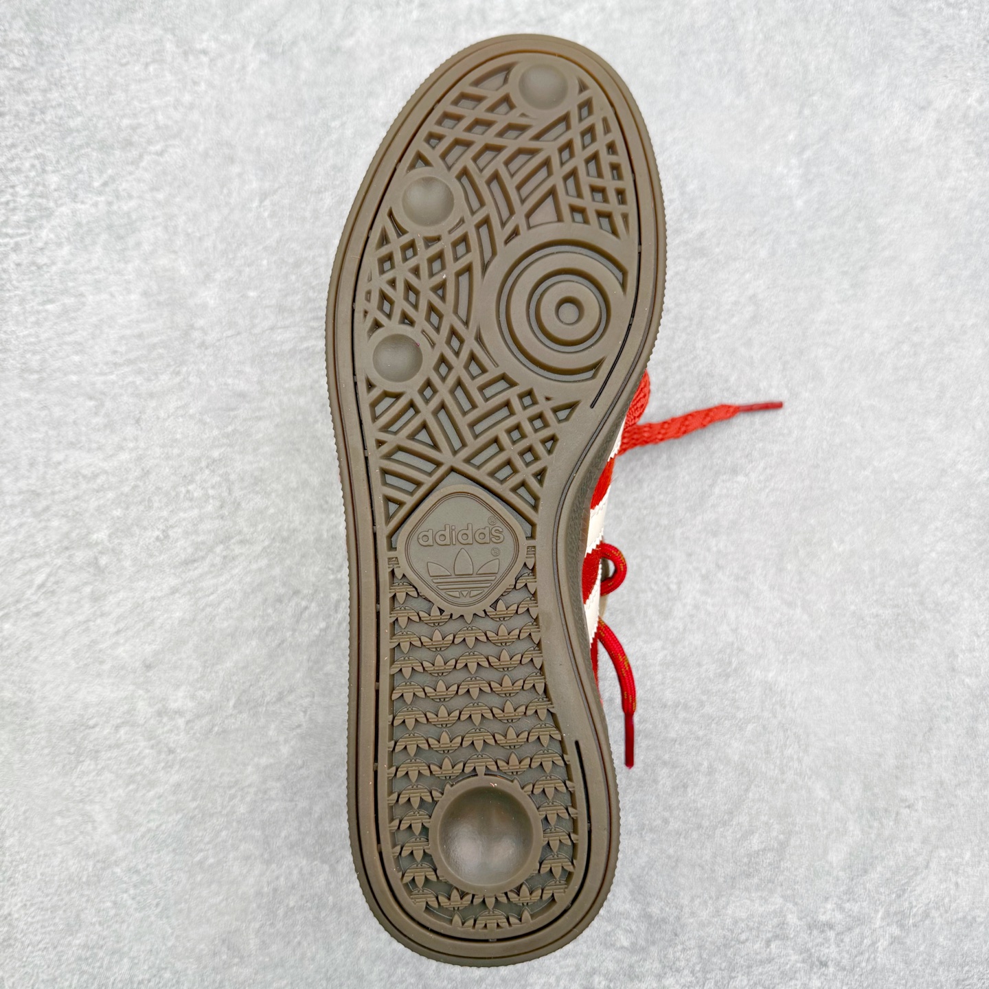 图片[9]-＃C版纯原 AD Originals Handball SPZL 手球运动员系列百搭休闲运动板鞋 KJ6299 这款来自阿迪达斯的这款HANDBALL SPZL前身是一双手球运动鞋，这一次拿来复刻，所以鞋面的主要色彩选用了黑色， 鞋面外侧除了Spezial字母之外还有三叶草标志。Handball SPZL作为复古手球训练鞋与作为室内足球鞋的Samba有着异曲同工之处，但是质感更为出众的鞋身以及丰富的配色选择比起Samba来讲可以说是更胜一筹了！尺码：36 36⅔ 37⅓ 38 38⅔ 39⅓ 40 40⅔ 41⅓ 42 42⅔ 43⅓ 44 45-选品中心