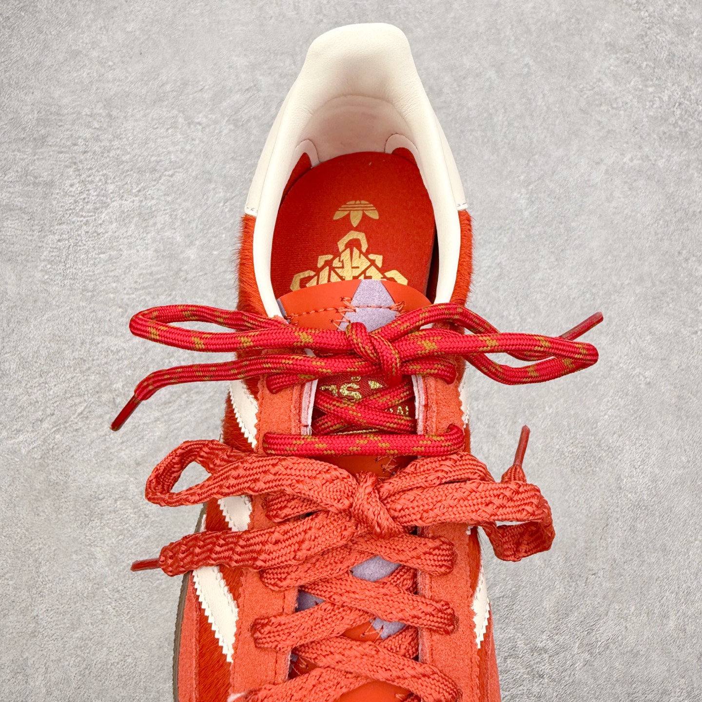 图片[5]-＃C版纯原 AD Originals Handball SPZL 手球运动员系列百搭休闲运动板鞋 KJ6299 这款来自阿迪达斯的这款HANDBALL SPZL前身是一双手球运动鞋，这一次拿来复刻，所以鞋面的主要色彩选用了黑色， 鞋面外侧除了Spezial字母之外还有三叶草标志。Handball SPZL作为复古手球训练鞋与作为室内足球鞋的Samba有着异曲同工之处，但是质感更为出众的鞋身以及丰富的配色选择比起Samba来讲可以说是更胜一筹了！尺码：36 36⅔ 37⅓ 38 38⅔ 39⅓ 40 40⅔ 41⅓ 42 42⅔ 43⅓ 44 45-选品中心