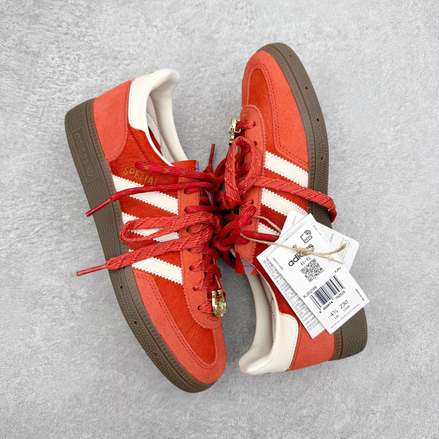 图片[3]-＃C版纯原 AD Originals Handball SPZL 手球运动员系列百搭休闲运动板鞋 KJ6299 这款来自阿迪达斯的这款HANDBALL SPZL前身是一双手球运动鞋，这一次拿来复刻，所以鞋面的主要色彩选用了黑色， 鞋面外侧除了Spezial字母之外还有三叶草标志。Handball SPZL作为复古手球训练鞋与作为室内足球鞋的Samba有着异曲同工之处，但是质感更为出众的鞋身以及丰富的配色选择比起Samba来讲可以说是更胜一筹了！尺码：36 36⅔ 37⅓ 38 38⅔ 39⅓ 40 40⅔ 41⅓ 42 42⅔ 43⅓ 44 45-选品中心