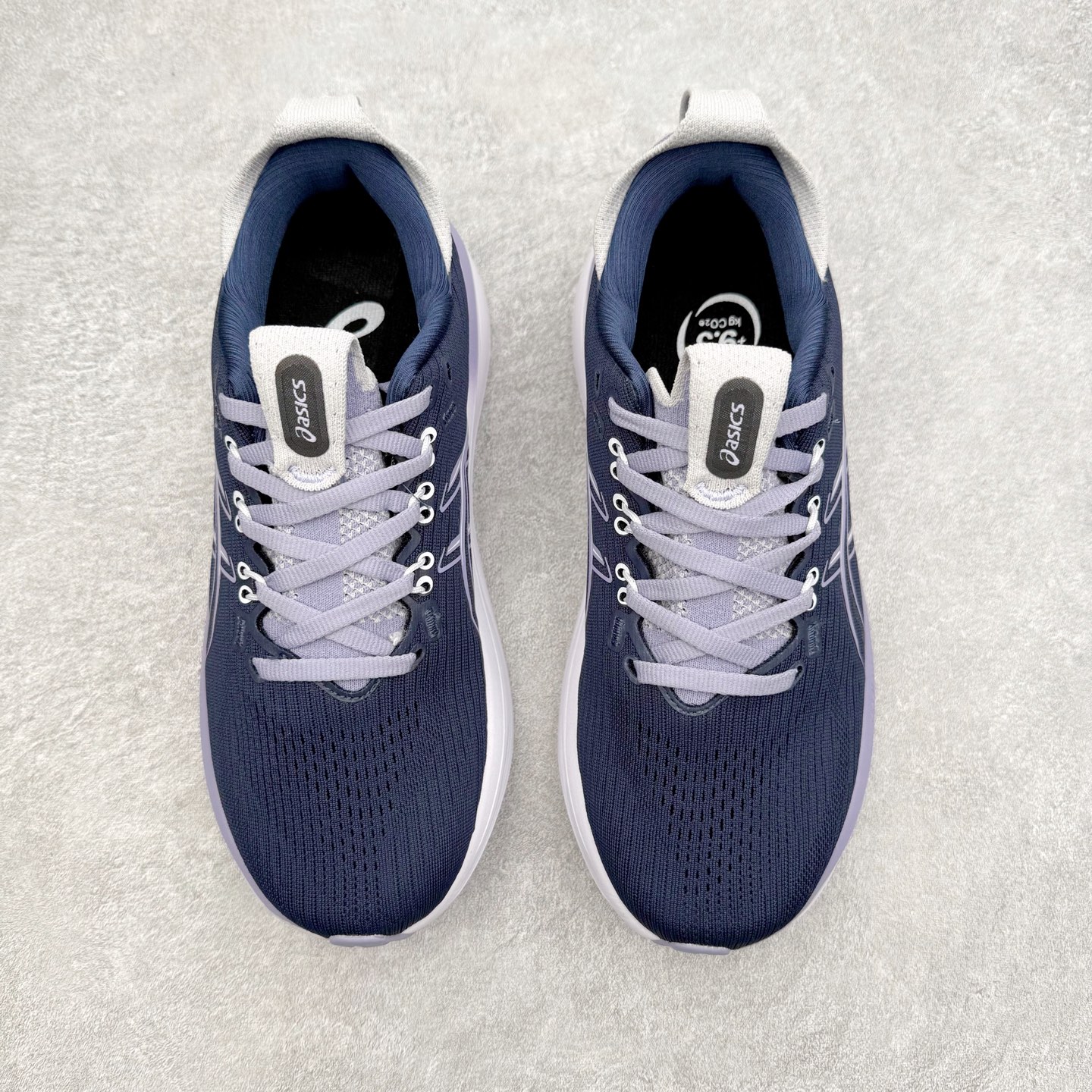 图片[2]-Asics GEL-Nimbus 28 亚瑟士缓震跑鞋 近年复古风潮的势头很旺 ASICS一直坚信保持身体的健康与活力是打造健康快乐的生活方式的最佳途径 ASICS为复古鞋型注入新设计 为玩家的街头穿搭提供了更多可能 GEL-NIMBUSTM9运动鞋最初是为中立和仰卧跑步者设计的长距离训练器 采用原始材料和关键细节重新设计 其Y2K时代的工业外观也被大胆的对比和色块所抵消 尺码：36 36.5 37.5 38 38.5 39 40 40.5 41.5 42 42.5 43.5 44 44.5 45-选品中心