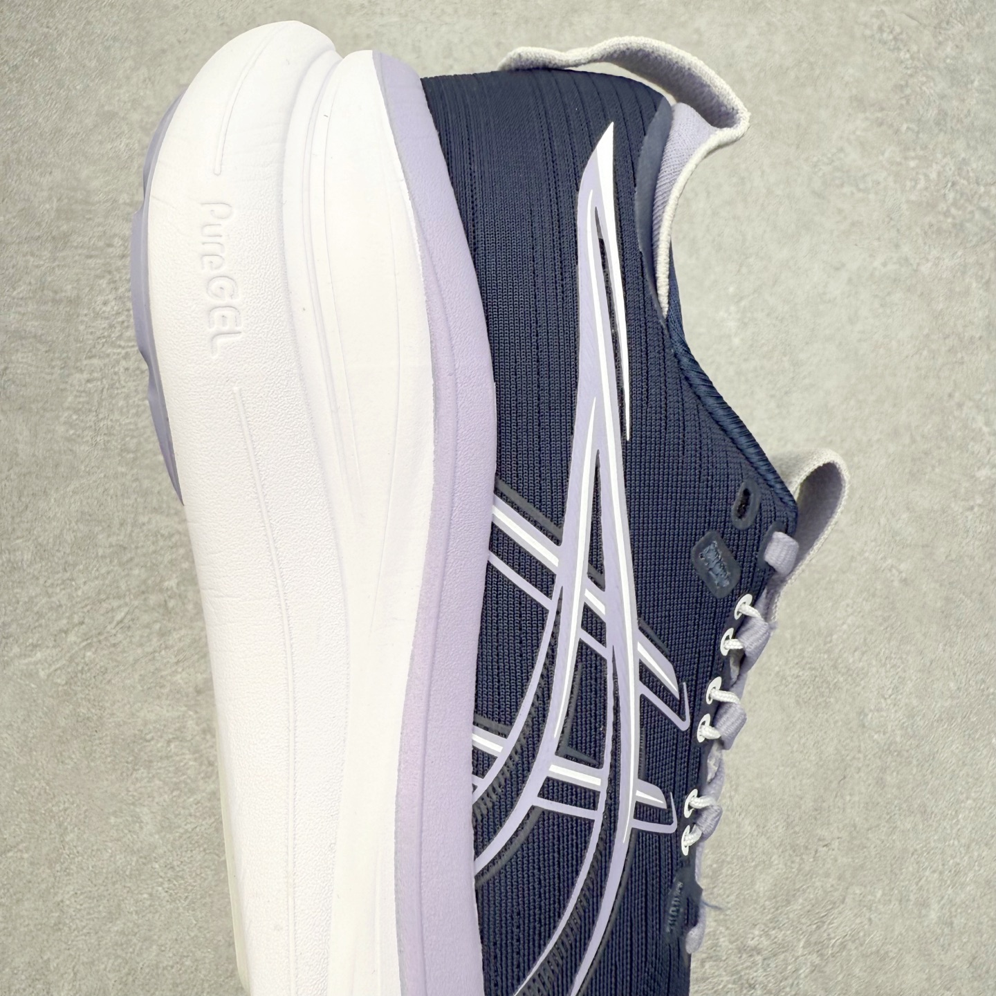 图片[6]-Asics GEL-Nimbus 28 亚瑟士缓震跑鞋 近年复古风潮的势头很旺 ASICS一直坚信保持身体的健康与活力是打造健康快乐的生活方式的最佳途径 ASICS为复古鞋型注入新设计 为玩家的街头穿搭提供了更多可能 GEL-NIMBUSTM9运动鞋最初是为中立和仰卧跑步者设计的长距离训练器 采用原始材料和关键细节重新设计 其Y2K时代的工业外观也被大胆的对比和色块所抵消 尺码：36 36.5 37.5 38 38.5 39 40 40.5 41.5 42 42.5 43.5 44 44.5 45-选品中心