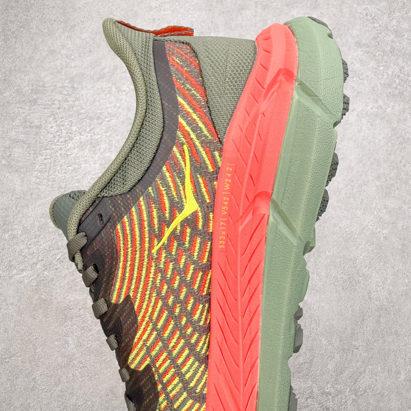 图片[7]-HOKA ONE ONE Mafate Speed 4 飞速玛法特4代系列低帮轻量户外越野休闲运动慢跑鞋 HOKA ONE ONE是来自美国的跑步鞋知名品牌，创立于2009年，始终致力于为所有跑者提供更新、更好的跑步装备。相比常规跑鞋，HOKA ONE ONE特别研发使用性能独特的几何形跑鞋中底，此种鞋底更厚、更高、回弹性也更好，除了卓越的缓冲性能，它还能为各种阶段的跑者带来更具动感、更加稳定的跑步体验。HOKAONE ONE从设计之初就清楚意识到，要保证跑者步幅的均匀一致，双脚自然而然的运动至关重要。尺码：36 36.5 37.5 38 39 40 40.5 41 42 42.5 43 44 45 46-选品中心