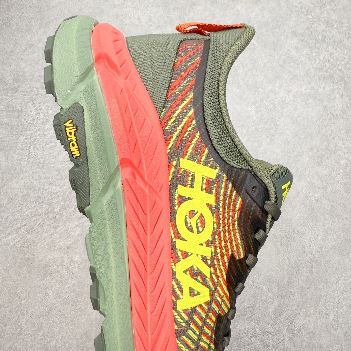 图片[6]-HOKA ONE ONE Mafate Speed 4 飞速玛法特4代系列低帮轻量户外越野休闲运动慢跑鞋 HOKA ONE ONE是来自美国的跑步鞋知名品牌，创立于2009年，始终致力于为所有跑者提供更新、更好的跑步装备。相比常规跑鞋，HOKA ONE ONE特别研发使用性能独特的几何形跑鞋中底，此种鞋底更厚、更高、回弹性也更好，除了卓越的缓冲性能，它还能为各种阶段的跑者带来更具动感、更加稳定的跑步体验。HOKAONE ONE从设计之初就清楚意识到，要保证跑者步幅的均匀一致，双脚自然而然的运动至关重要。尺码：36 36.5 37.5 38 39 40 40.5 41 42 42.5 43 44 45 46-选品中心