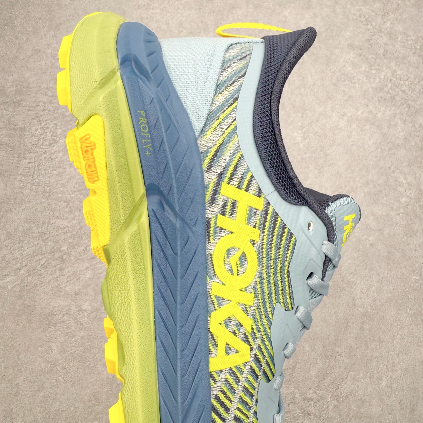 图片[6]-HOKA ONE ONE Mafate Speed 4 飞速玛法特4代系列低帮轻量户外越野休闲运动慢跑鞋 HOKA ONE ONE是来自美国的跑步鞋知名品牌，创立于2009年，始终致力于为所有跑者提供更新、更好的跑步装备。相比常规跑鞋，HOKA ONE ONE特别研发使用性能独特的几何形跑鞋中底，此种鞋底更厚、更高、回弹性也更好，除了卓越的缓冲性能，它还能为各种阶段的跑者带来更具动感、更加稳定的跑步体验。HOKAONE ONE从设计之初就清楚意识到，要保证跑者步幅的均匀一致，双脚自然而然的运动至关重要。尺码：36 36.5 37.5 38 39 40 40.5 41 42 42.5 43 44 45 46-选品中心