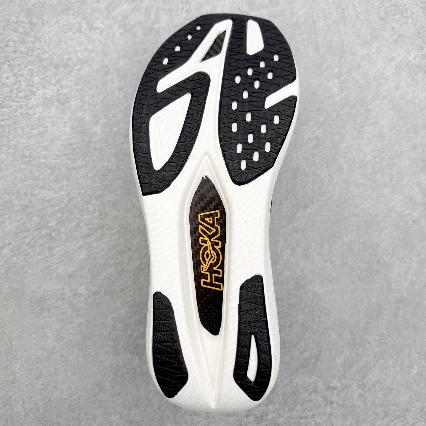 图片[9]-HOKA ONE ONE Rocket X 3 低帮专业越野跑步鞋 实拍首发 相较于前几代Mafate包裹感更好 跟Speedgoat(快速羚羊)系列比起来更加舒适 鞋底防滑性能在下坡的石板台阶和原始路面都有很好的表现 HOKA血统属性厚底设计 在快速下坡时起到缓震保护作用 减少重力给予脚踝、膝部、髋关节等处带来的冲击力 尺码：36 37 37.5 38 38.5 39 40 40.5 41 42 42.5 43 44 44.5 45-选品中心