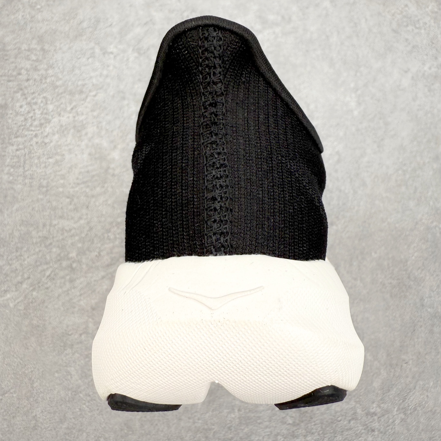 图片[8]-HOKA ONE ONE Rocket X 3 低帮专业越野跑步鞋 实拍首发 相较于前几代Mafate包裹感更好 跟Speedgoat(快速羚羊)系列比起来更加舒适 鞋底防滑性能在下坡的石板台阶和原始路面都有很好的表现 HOKA血统属性厚底设计 在快速下坡时起到缓震保护作用 减少重力给予脚踝、膝部、髋关节等处带来的冲击力 尺码：36 37 37.5 38 38.5 39 40 40.5 41 42 42.5 43 44 44.5 45-选品中心